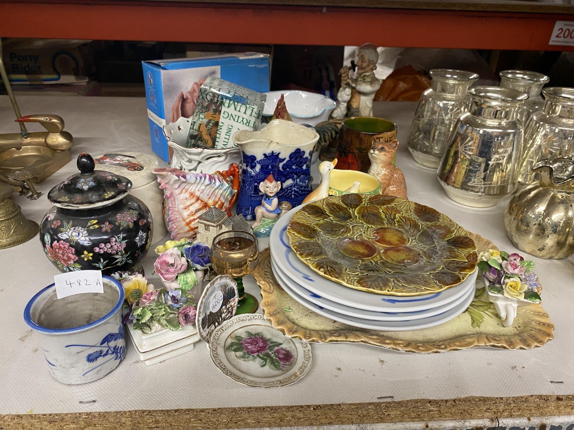 A LARGE QUANTITY OF COLLECTABLES TO INCLUDE FLOWER POSIES, MILK JUGS, GINGER JAR, PLANTERS, ETC.,