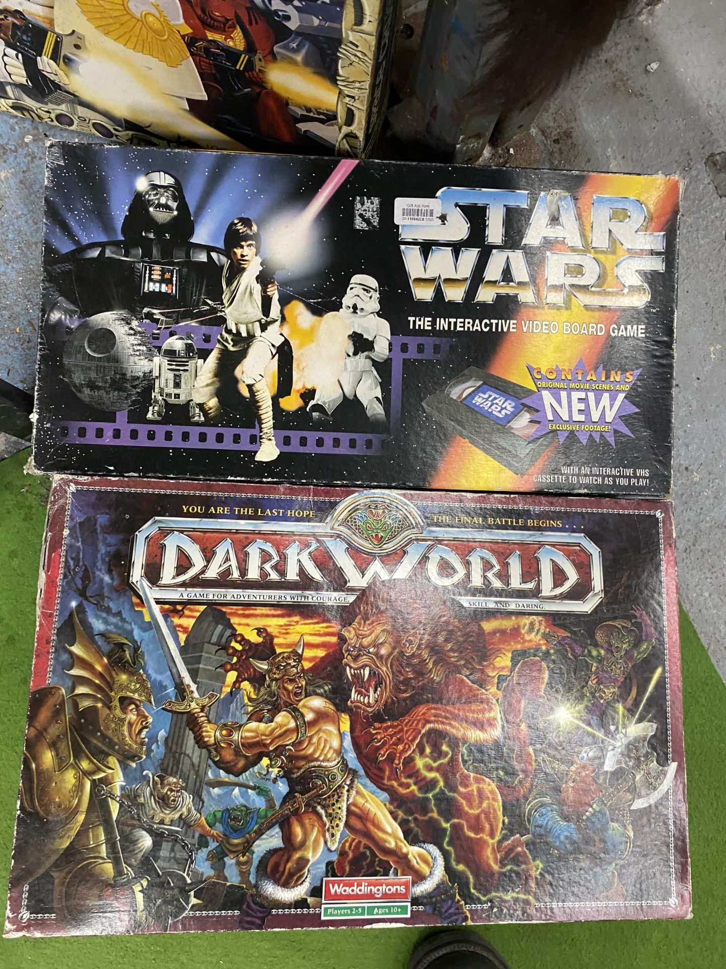 A GROUP OF THREE VINTAGE BOXED GAMES TO INCLUDE STAR WARS ETC - Bild 2 aus 3