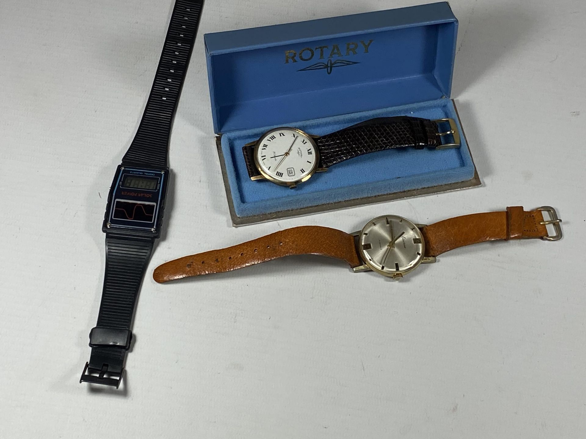 A GROUP OF THREE WATCHES - VINTAGE BOXED ROTARY, ETIENNE DATE WATCH AND RETRO SOLAR WATCH