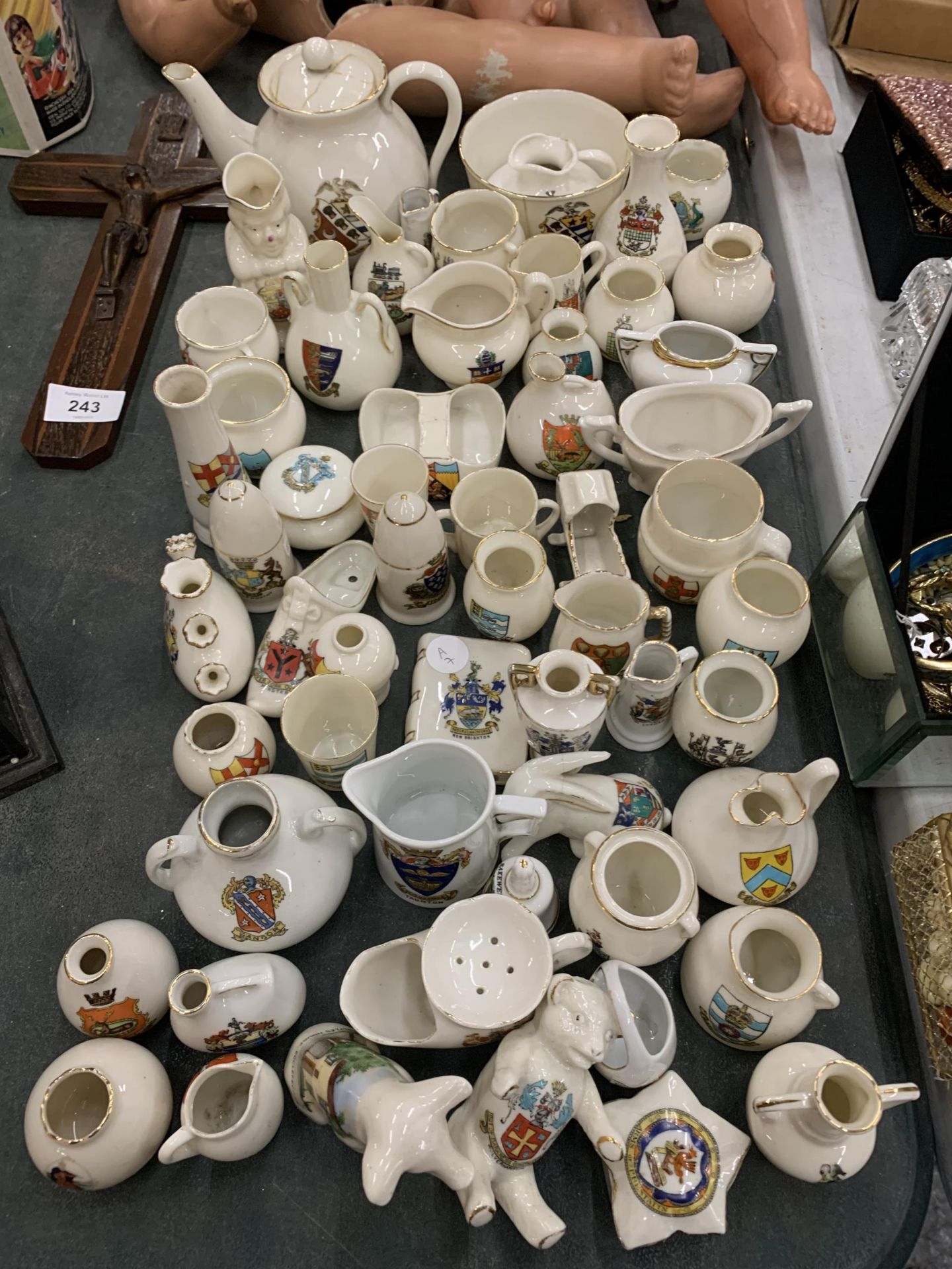 A VERY LARGE QUANTITY OF CRESTED WARE TO INCLUDE GOSS AND ARCADIA