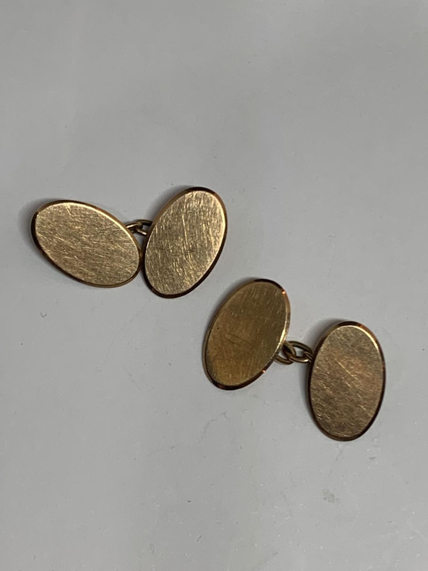 A PAIR OF VINTAGE 9CT YELLOW GOLD CUFFLINKS, WEIGHT 4.25G