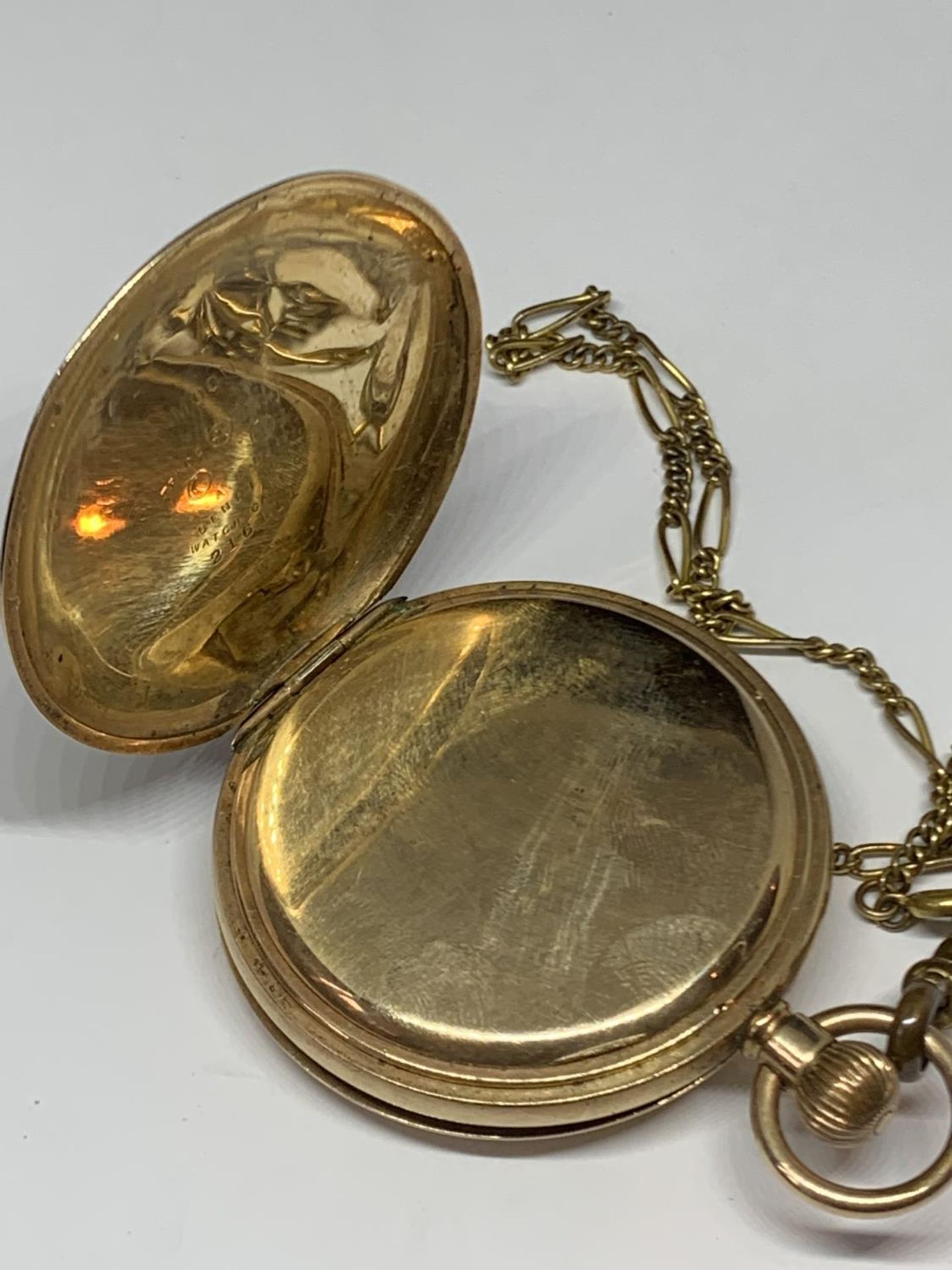 A WALTHAM GOLD PLATED FULL HUNTER POCKET WATCH WITH YELLOW METAL CHAIN - Image 3 of 3