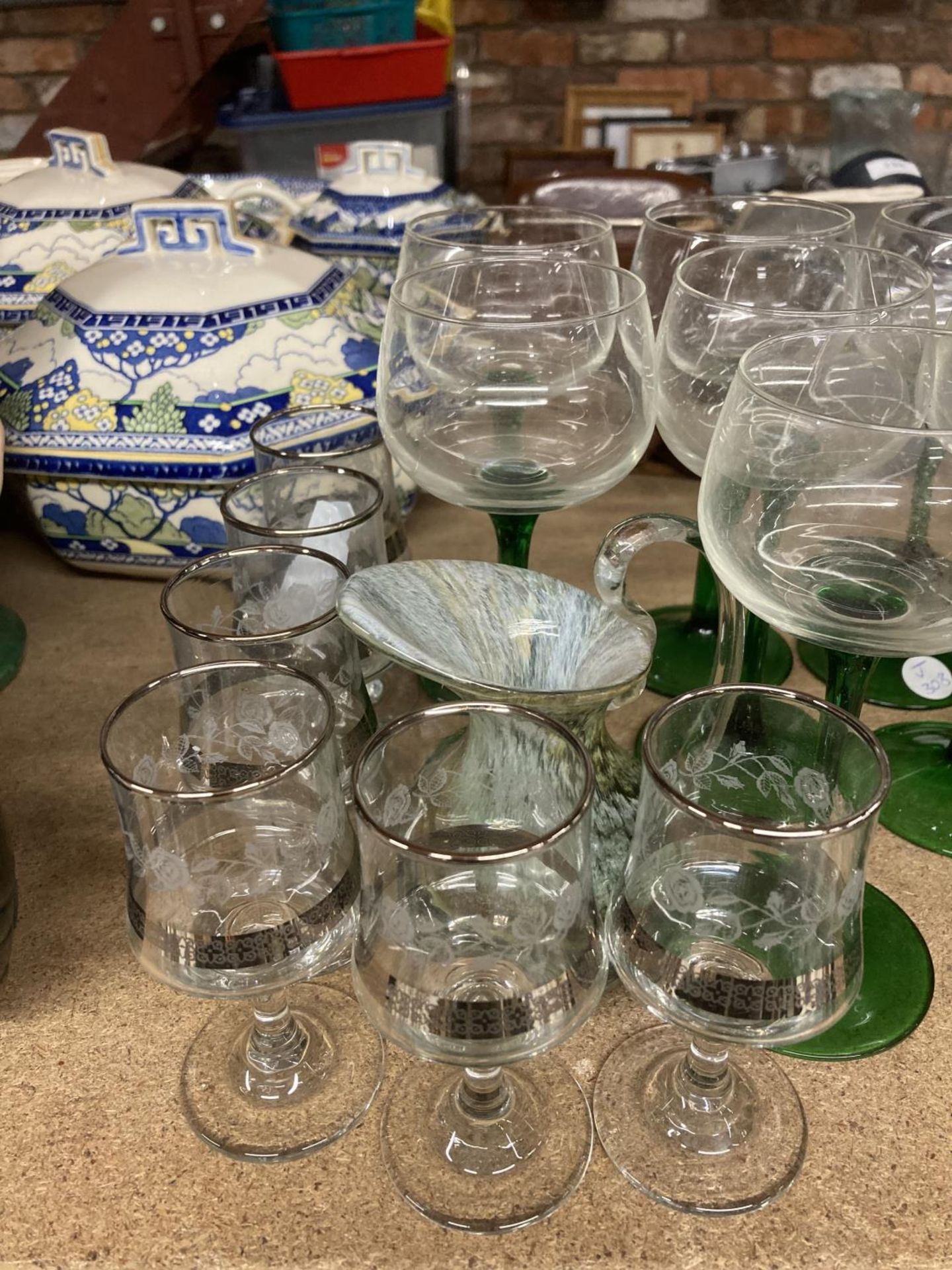 A QUANTITY OF VINTAGE GLASSES TO INCLUDE SHERRY AND WINE - Bild 2 aus 4