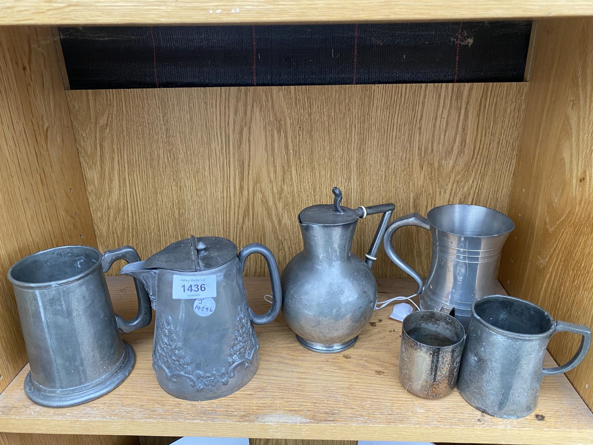 AN ASSORTMENT OF PEWTER JUGS AND TANKARDS