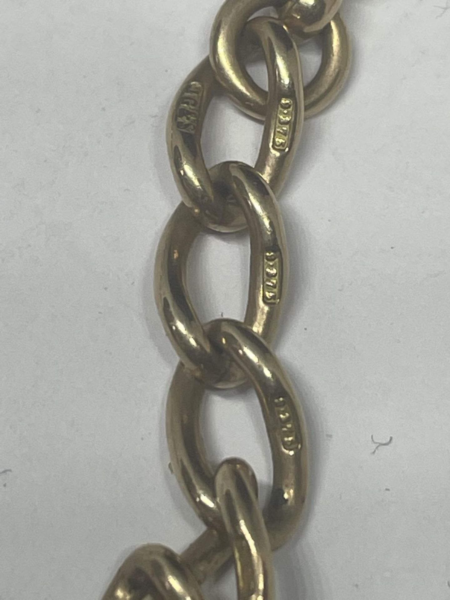 A 9 CARAT GOLD WATCH CHAIN WITH T BAR GROSS WEIGHT 35.5 GRAMS - Image 2 of 3