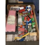 A BOX OF DIECAST CARS TO INCLUDE A MAISTO PINK CADILLAC ON BASE