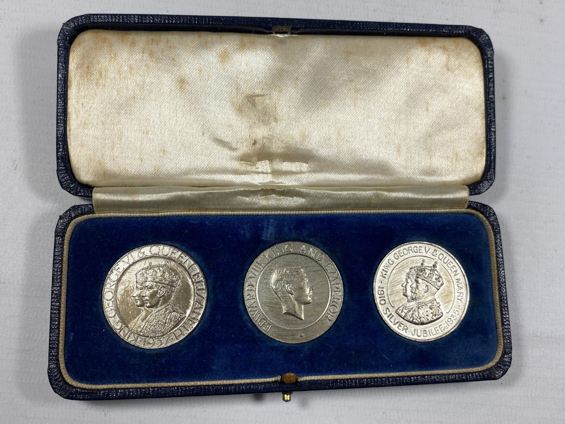 A CASED SET OF THREE HALLMARKED SILVER COMMEMORATIVE MEDALS