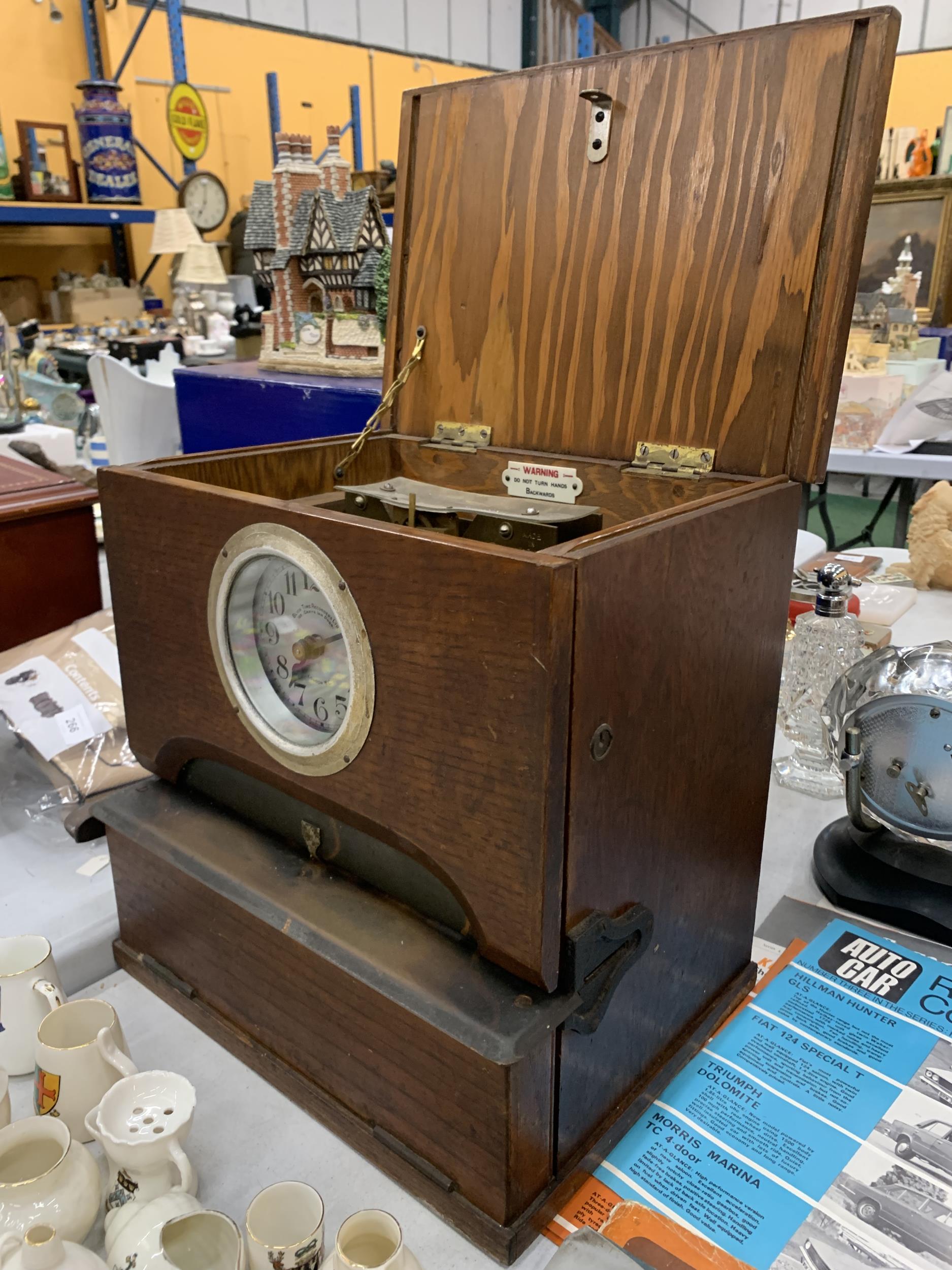 A VINTAGE 'BLICK TIME RECORDERS' CLOCKING IN CLOCK IN A MAHOGANY CASE - Image 6 of 6