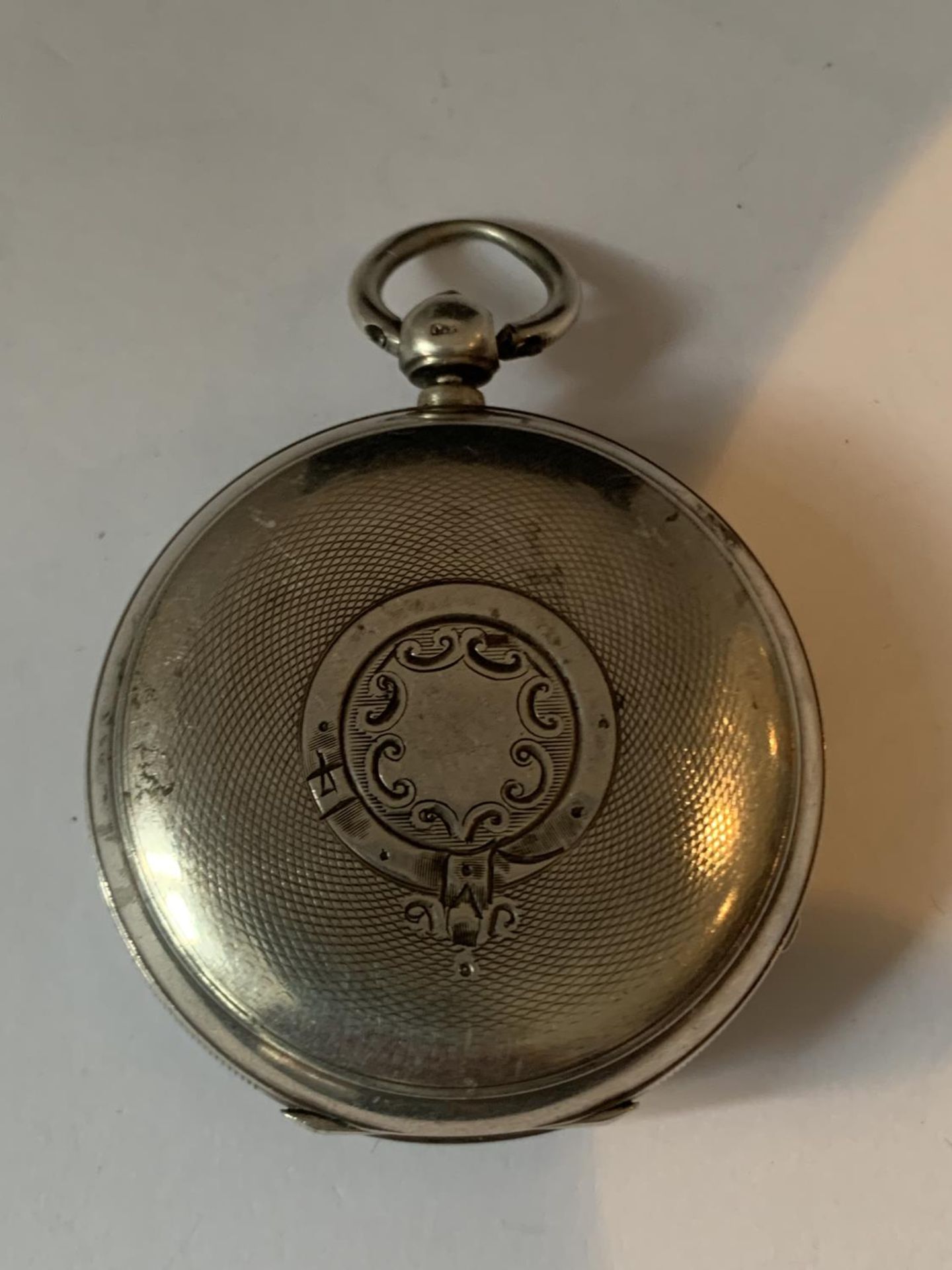 A HALLMARKED CHESTER SILVER POCKET WATCH - Image 2 of 3