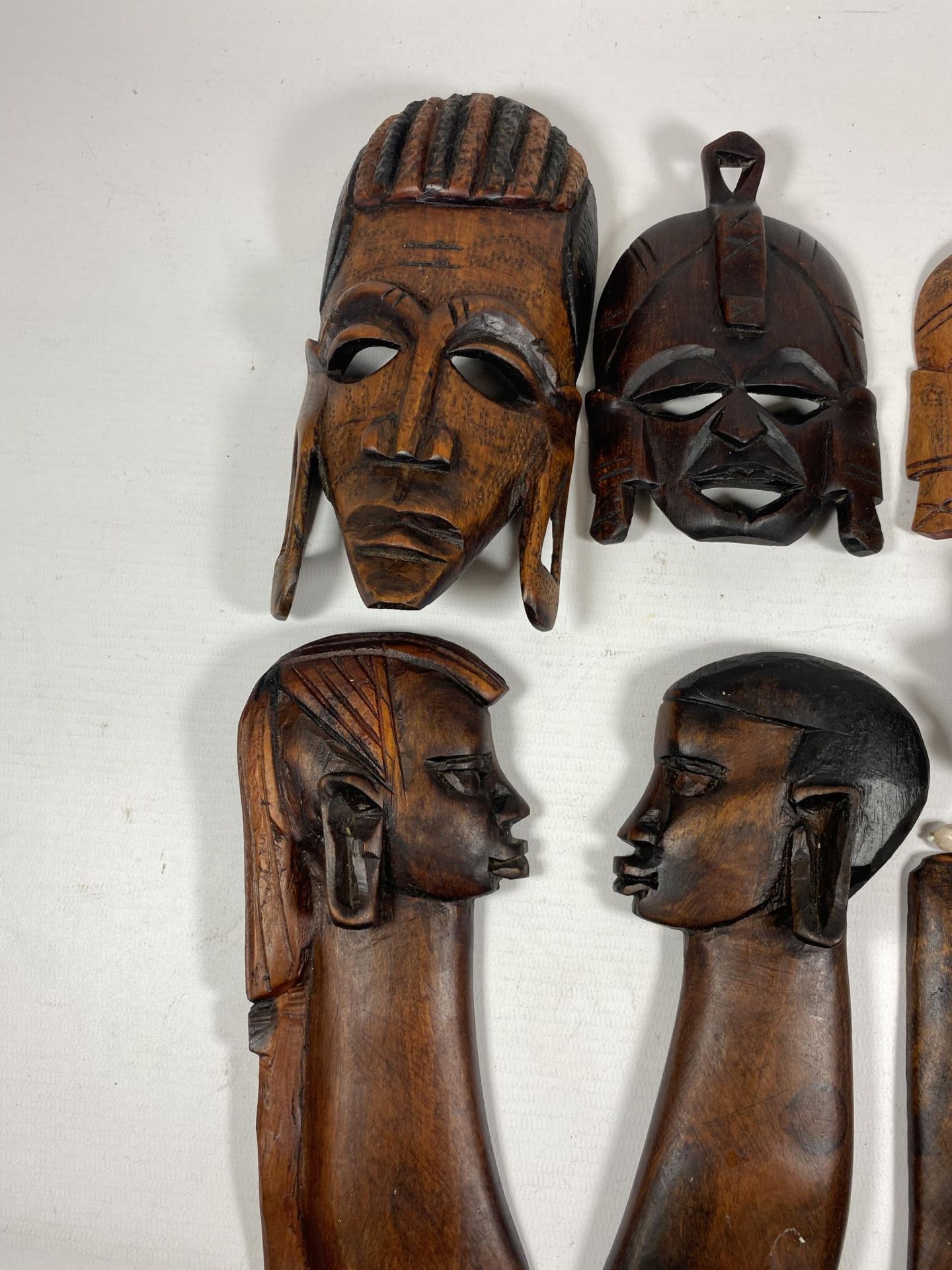 A COLLECTION OF SIX TRIBAL MASKS / PLAQUES - Image 3 of 3