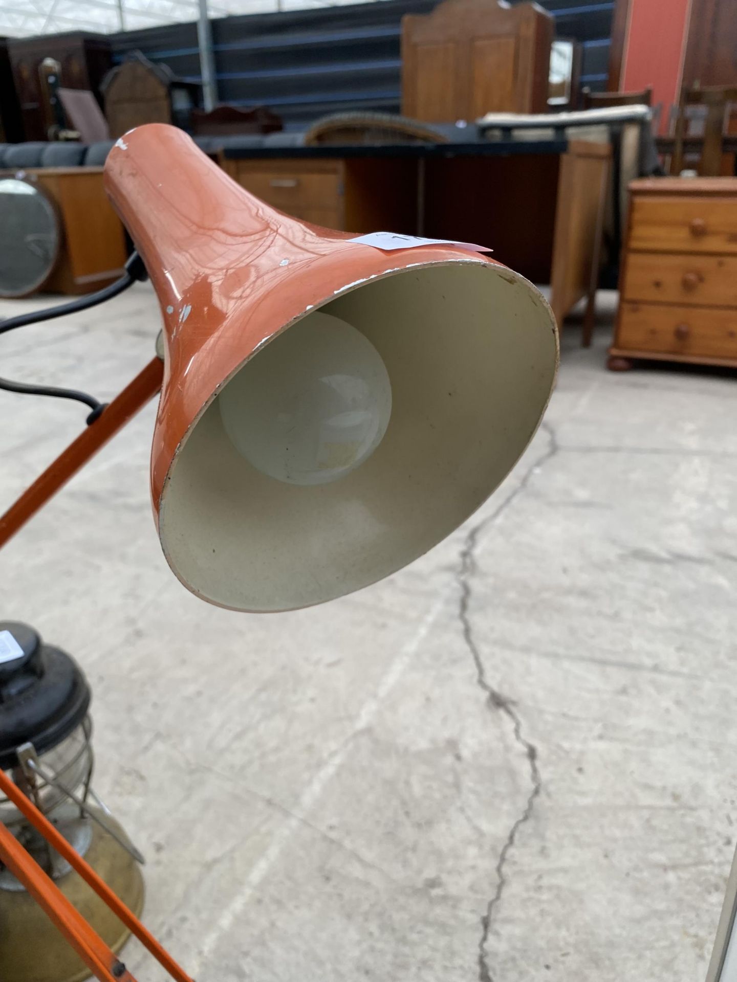 A RETRO ORANGE ANGLE POISE LAMP - Image 3 of 3