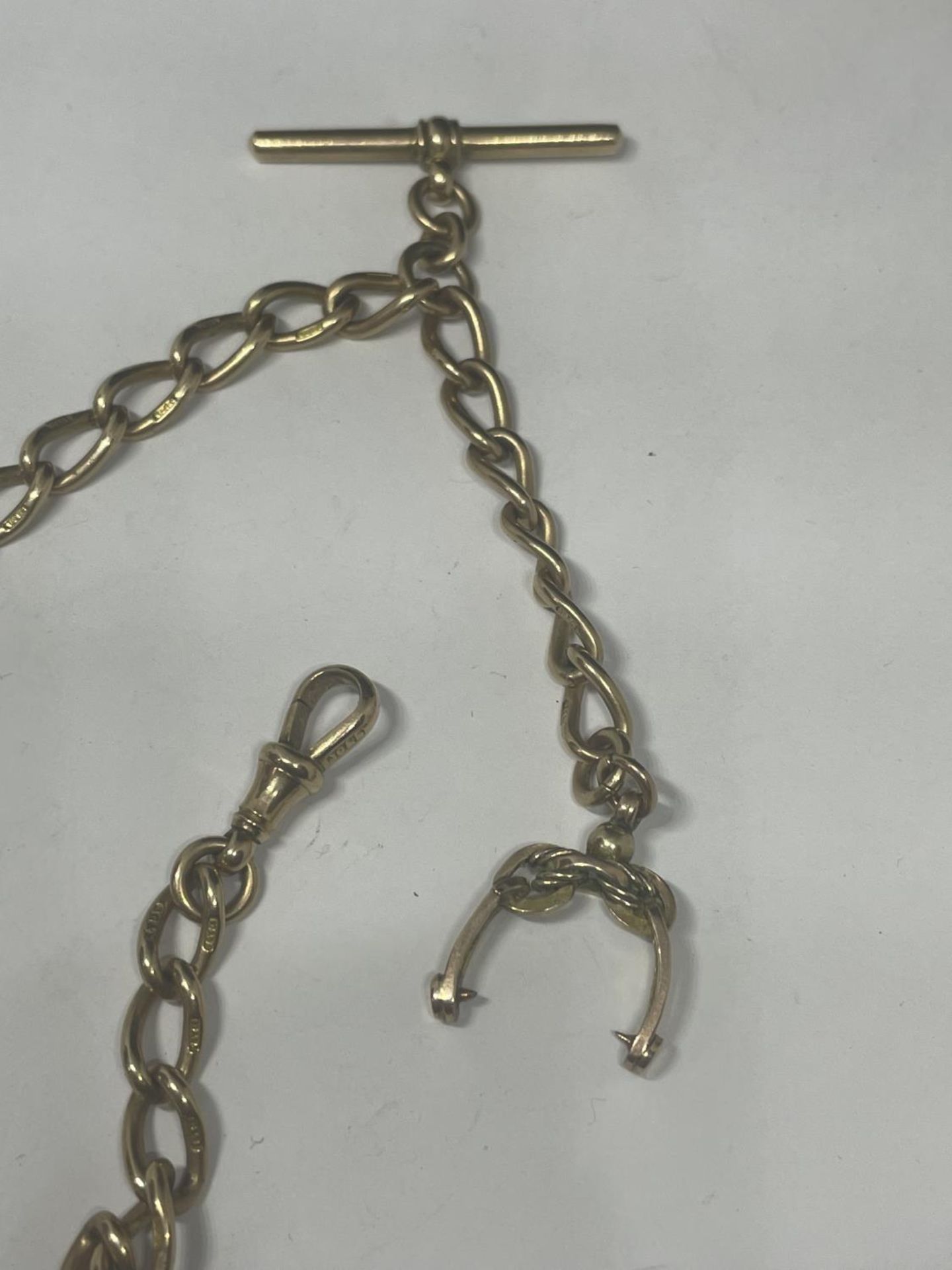 A 9 CARAT GOLD WATCH CHAIN WITH T BAR GROSS WEIGHT 35.5 GRAMS - Image 3 of 3