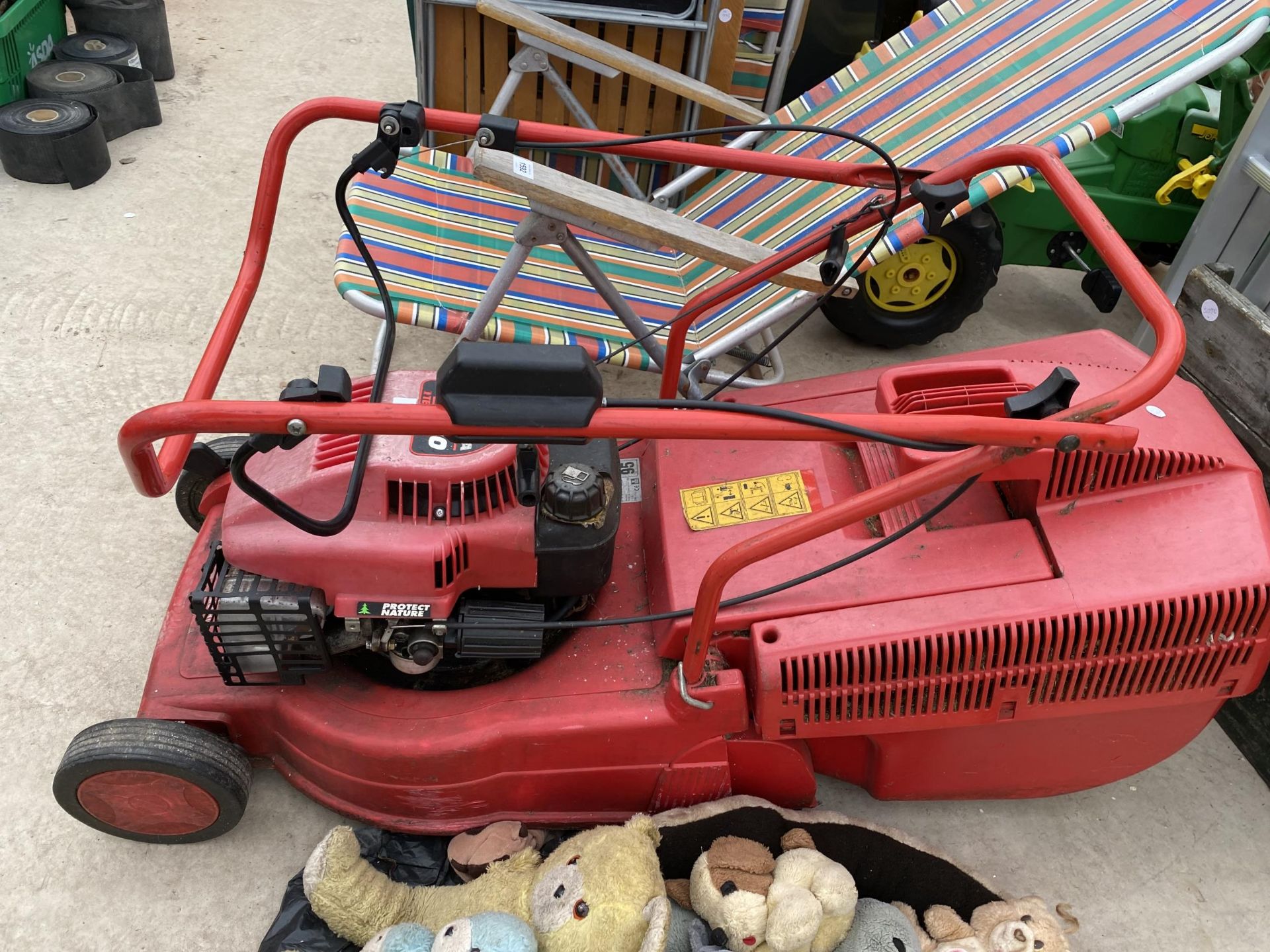 AN ALKO SUNLINE 420BW PETROL ENGINE LAWN MOWER WITH GRASS BOX - Image 2 of 2