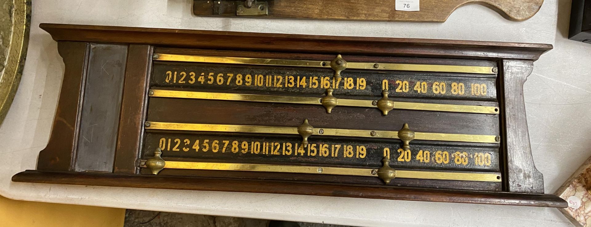 A VINTAGE BILLIARDS / SNOOKER SCOREBOARD, LENGTH 79CM