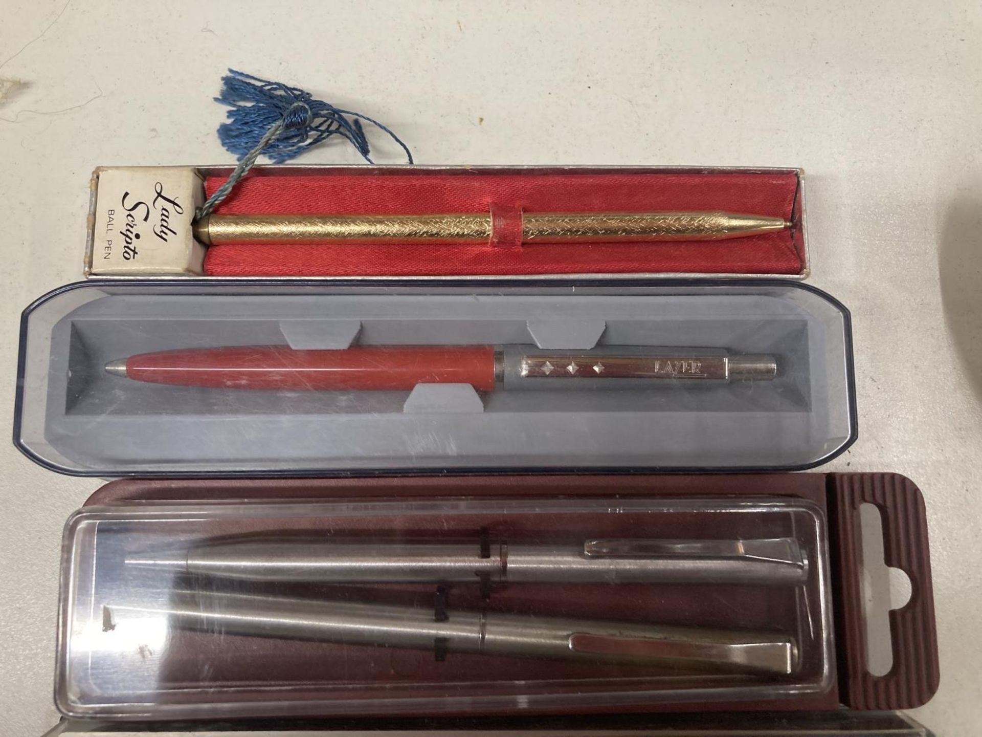 FIVE VARIOUS BOXED PENS TO INCLUDE PAPERMATE, LADY SCRIPTO ETC - Image 2 of 3