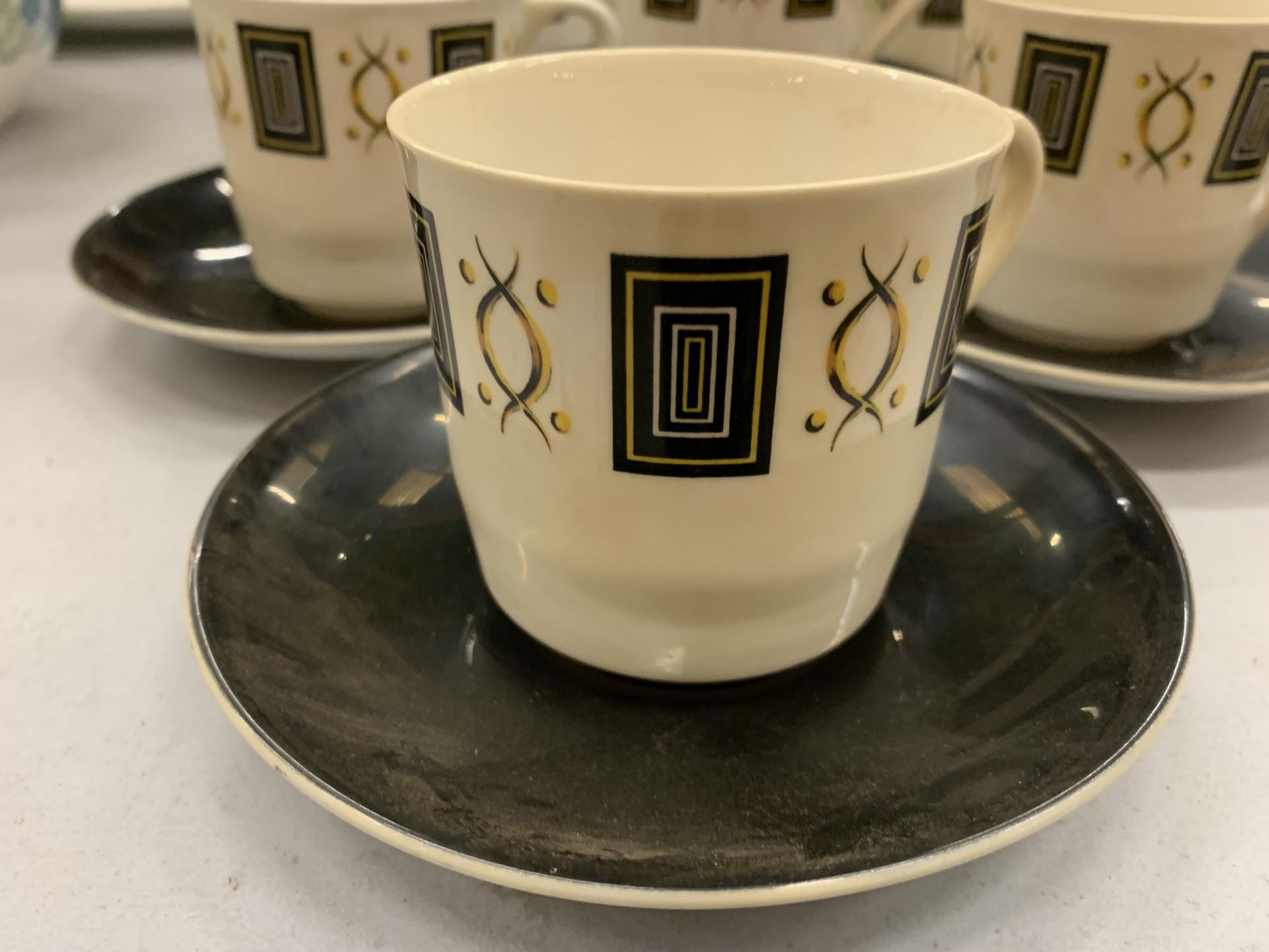 A VINTAGE ROYAL STAFFORD 'MEDICI' COFFEE SET TO INCLUDE A COFFEE POT, CREAM JUG, SUGAR BOWL, CUPS - Image 2 of 3