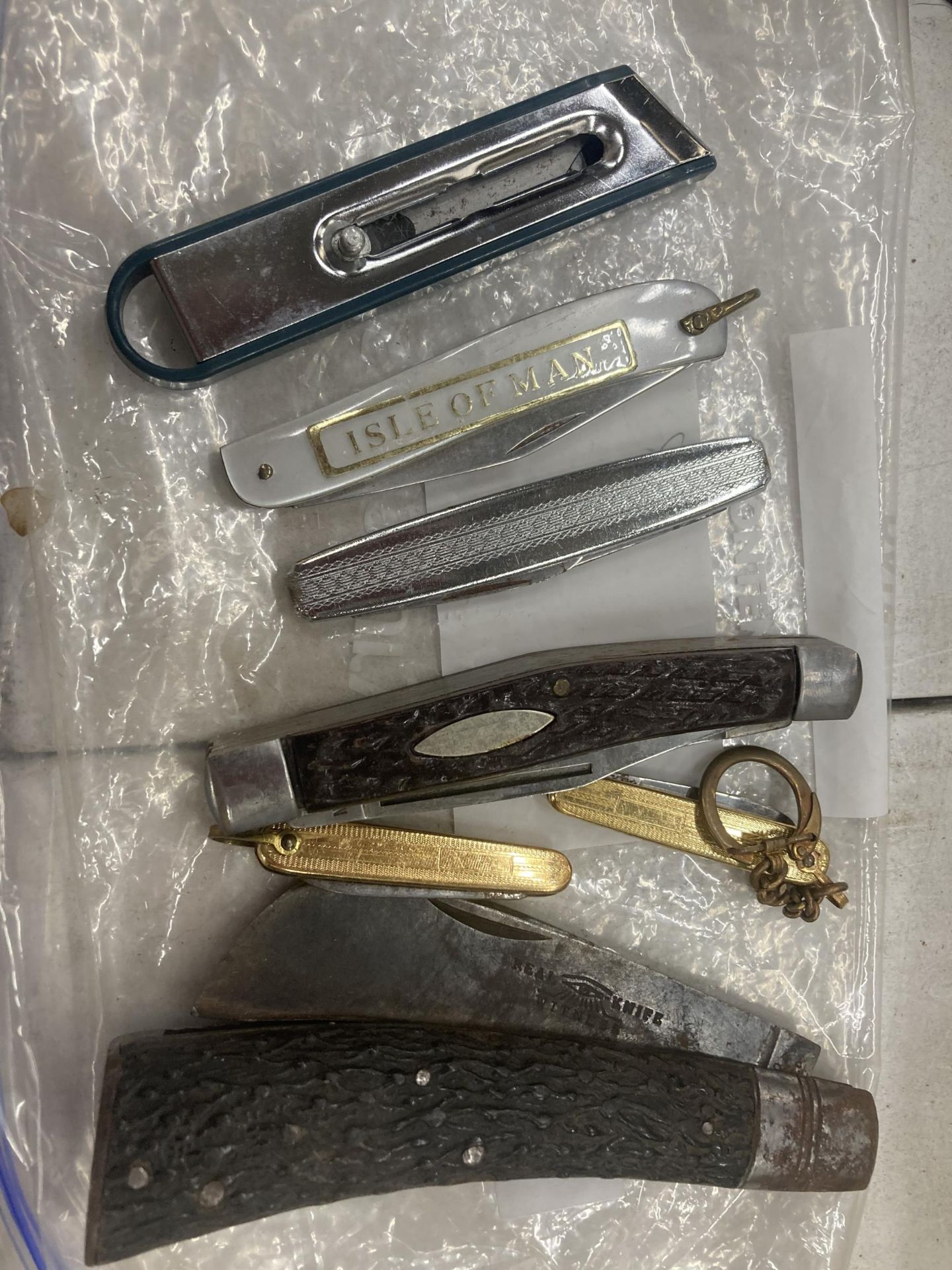 A QUANTITY OF VINTAGE PENKNIVES