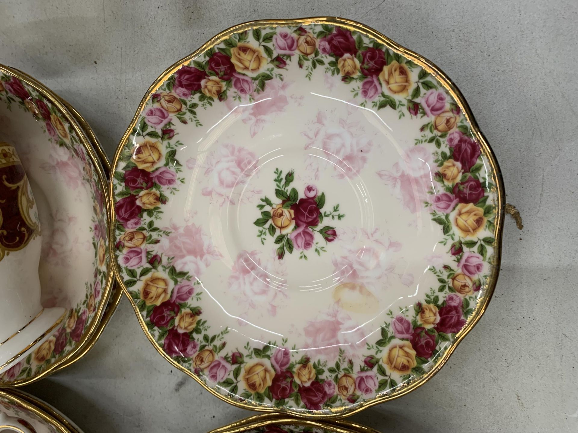 A QUANTITY OF ROYAL ALBERT 'LADY HAMILTON' CUPS AND 'PEACH DAMASK' SAUCERS - Image 4 of 5