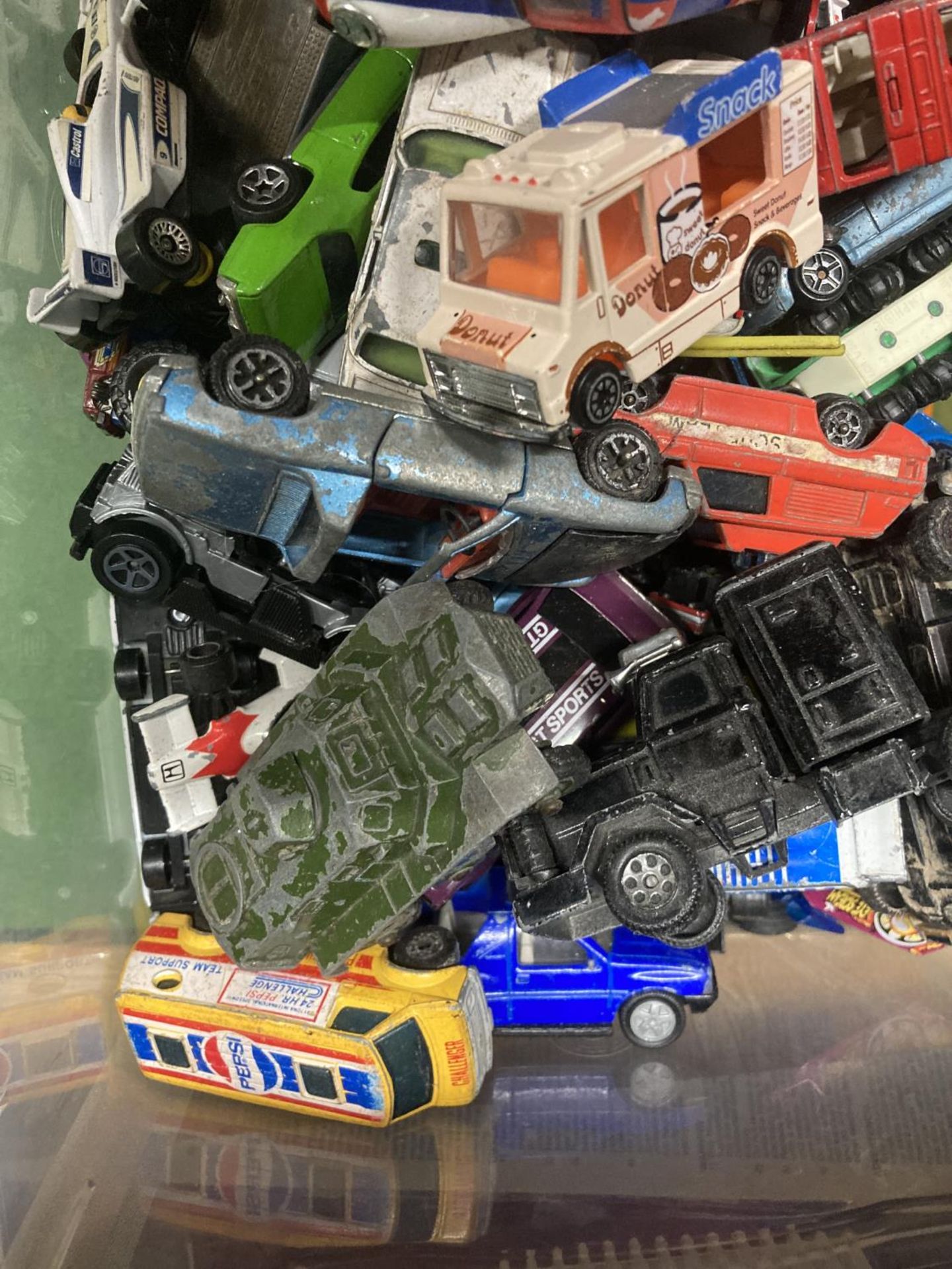 A LARGE QUANTITY OF PLAY WORN DIE-CAST VEHICLES TO INCLUDE CARS, TRUCKS, ETC - Image 2 of 2