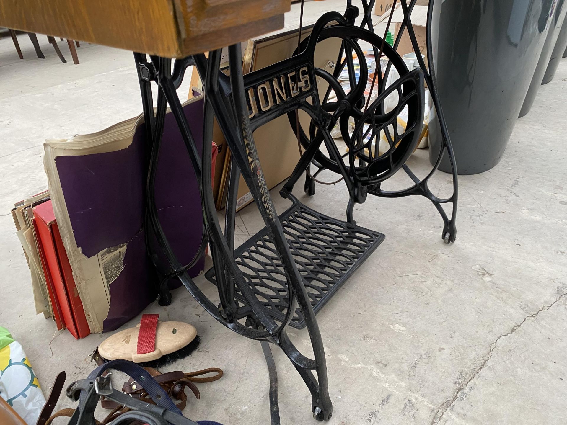 A JONES TREADLE SEWING MACHINE WITH CAST IRON BASE - Image 3 of 3