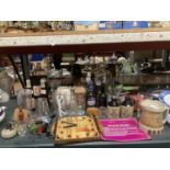 A LARGE QUANTITY OF BREWERY RELATED ITEMS TO INCLUDE SIGNS, CLOCK, GLASSES, FLAGONS ETC