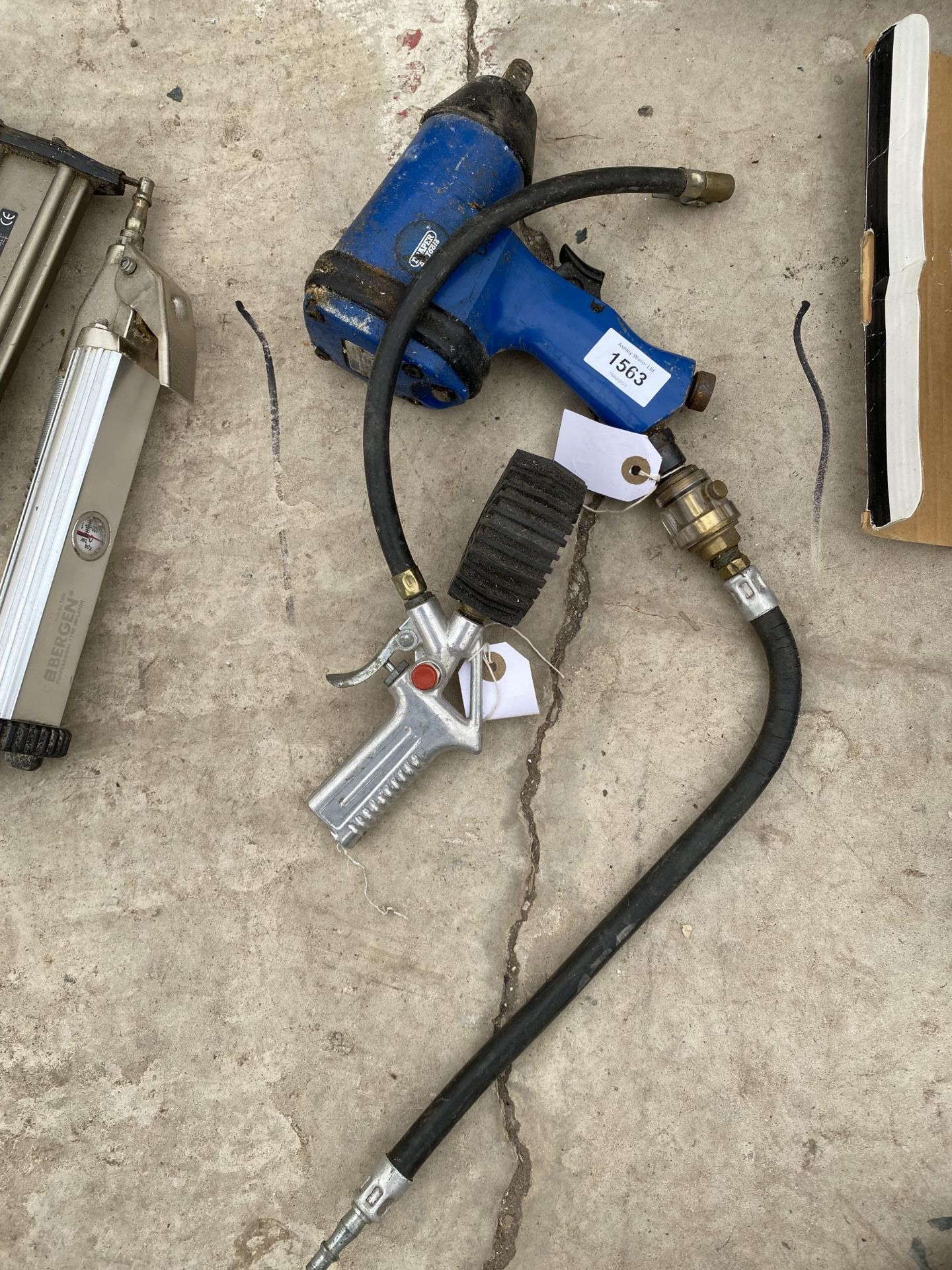 A COMPRESSORE PRESSURE GUAGE AND A DRAPER COMPRESSOR RATCHET GUN