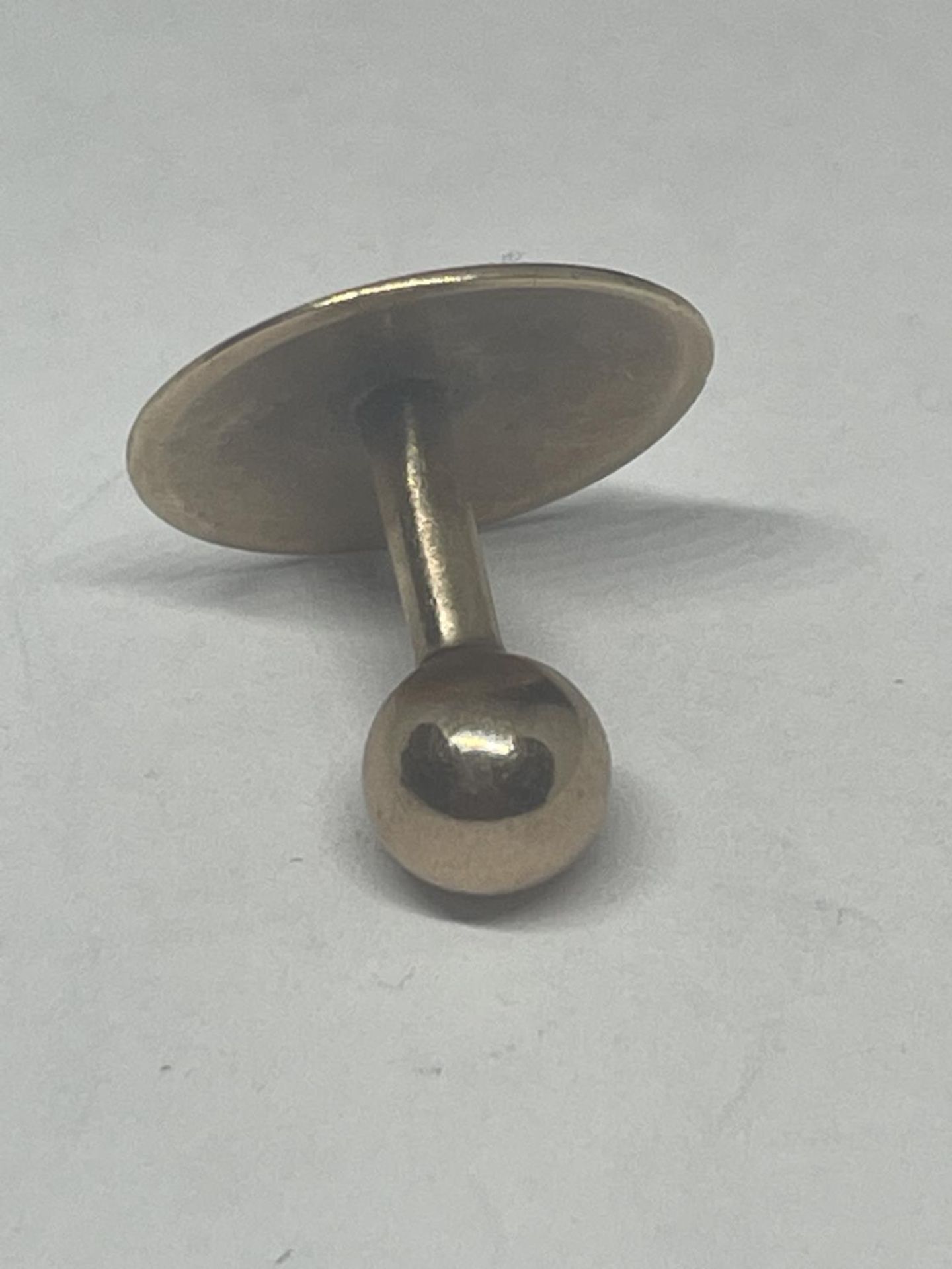 A 9 CARAT GOLD STUD GROSS WEIGHT 1.94 GRAMS - Image 2 of 2