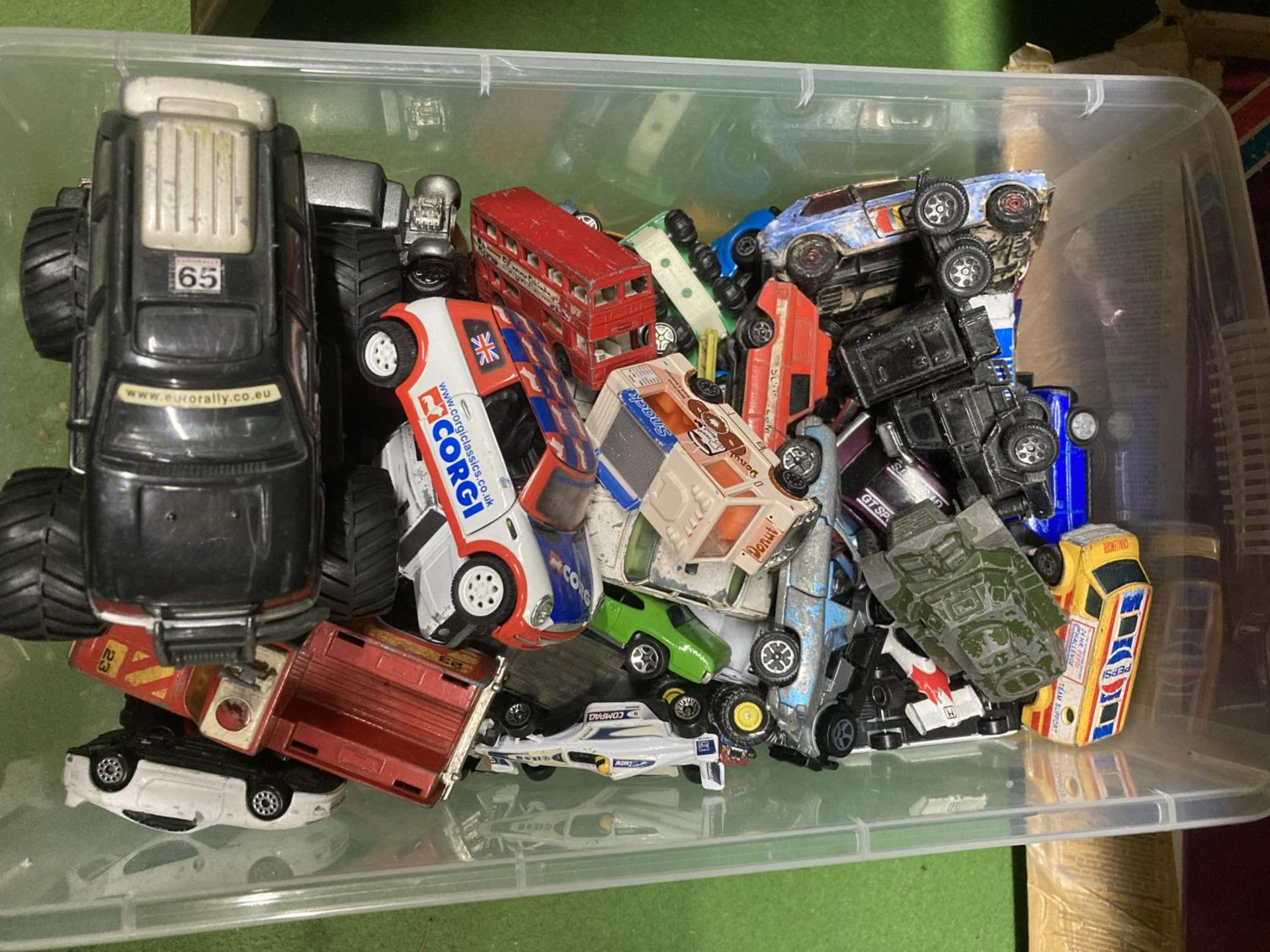 A LARGE QUANTITY OF PLAY WORN DIE-CAST VEHICLES TO INCLUDE CARS, TRUCKS, ETC