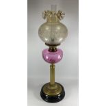 A VINTAGE BRASS CORINTHIAN COLUMN OIL LAMP WITH CRANBERRY GLASS RESEVOIR, HEIGHT 71CM