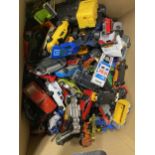 A MIXED LOT OF DIECAST AND FURTHER TOY VEHICLES