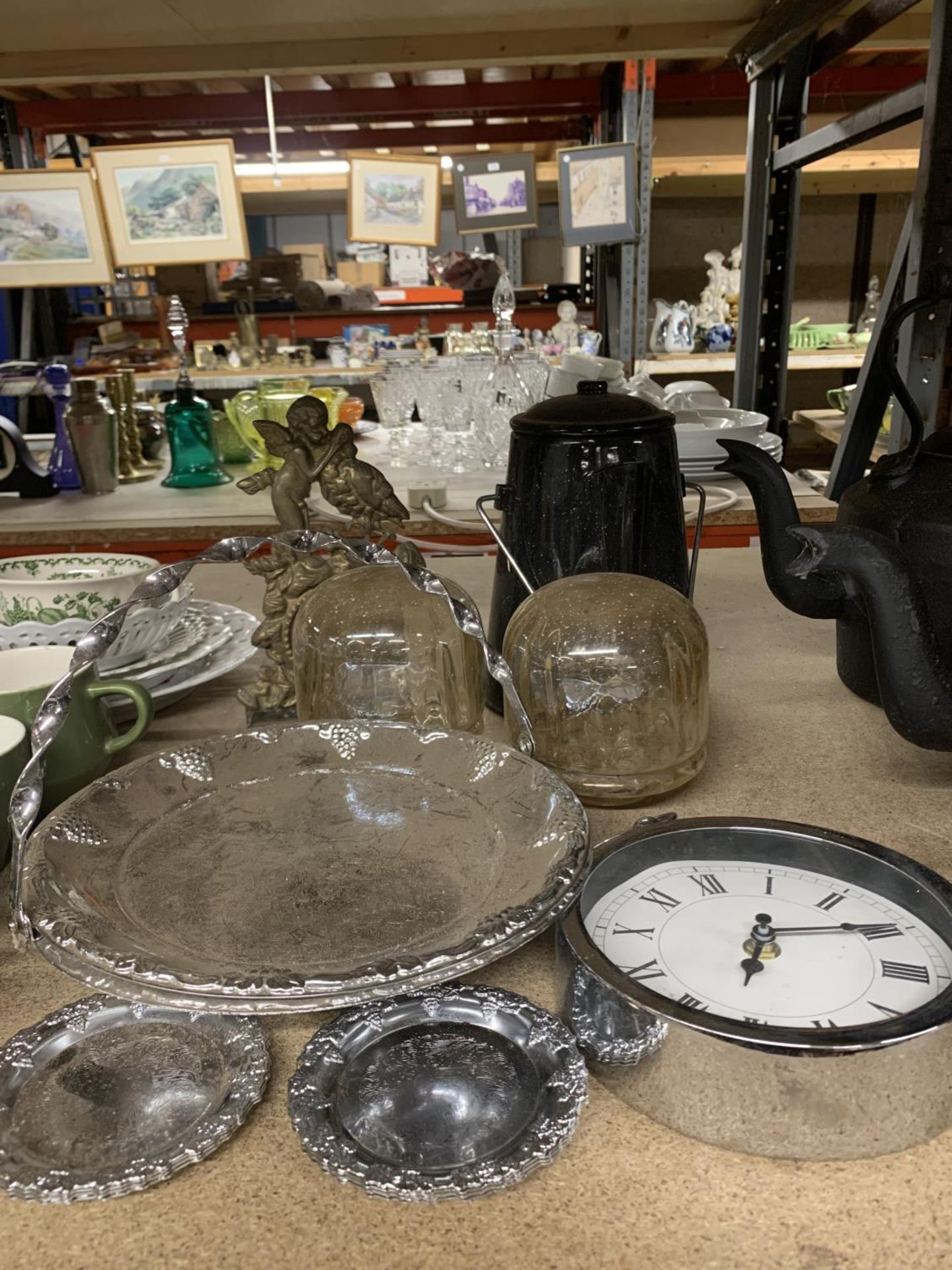 VARIOUS ITEMS TO INCLUDE AN ORNATE BRASS MANTLE CLOCK, A TEA CAN, CLOCK ETC