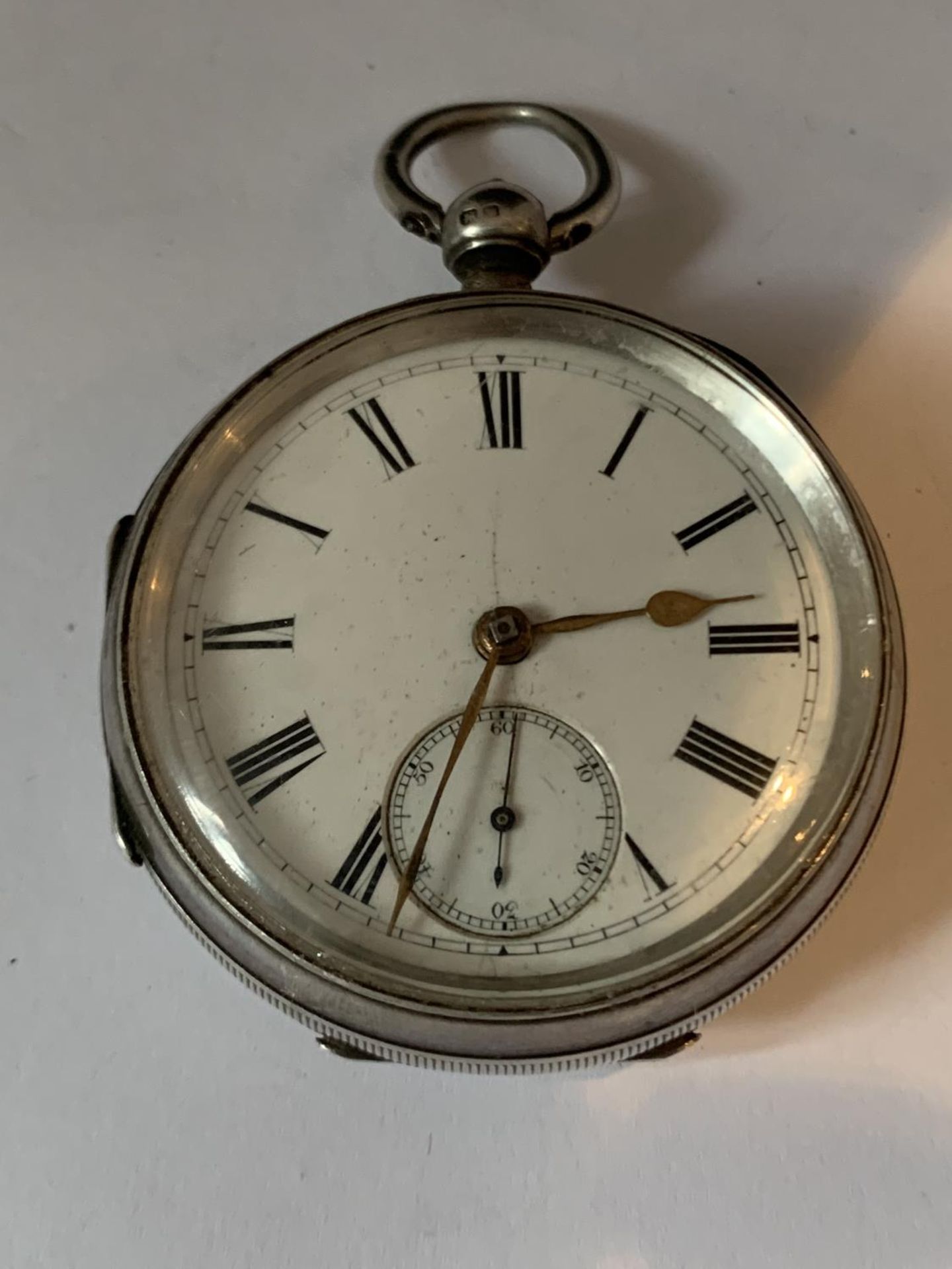 A HALLMARKED CHESTER SILVER POCKET WATCH