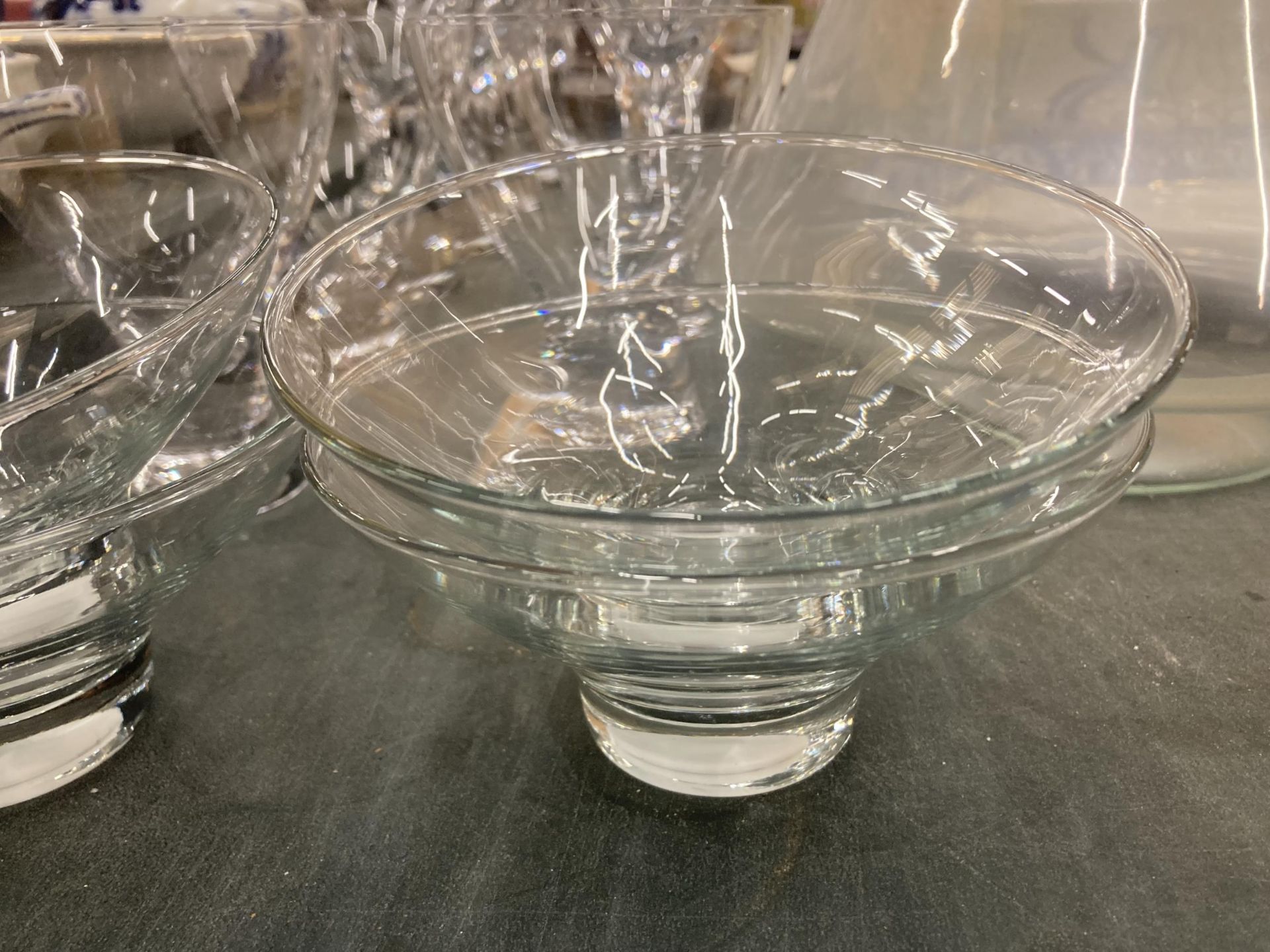 A QUANTITY OF VERY STYLISH WINE GLASSES AND DESSERT BOWLS - Image 2 of 3