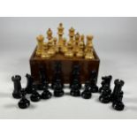 A VINTAGE STAUNTON STYLE CHESS SET IN WOODEN BOX, KING HEIGHT 6.5CM