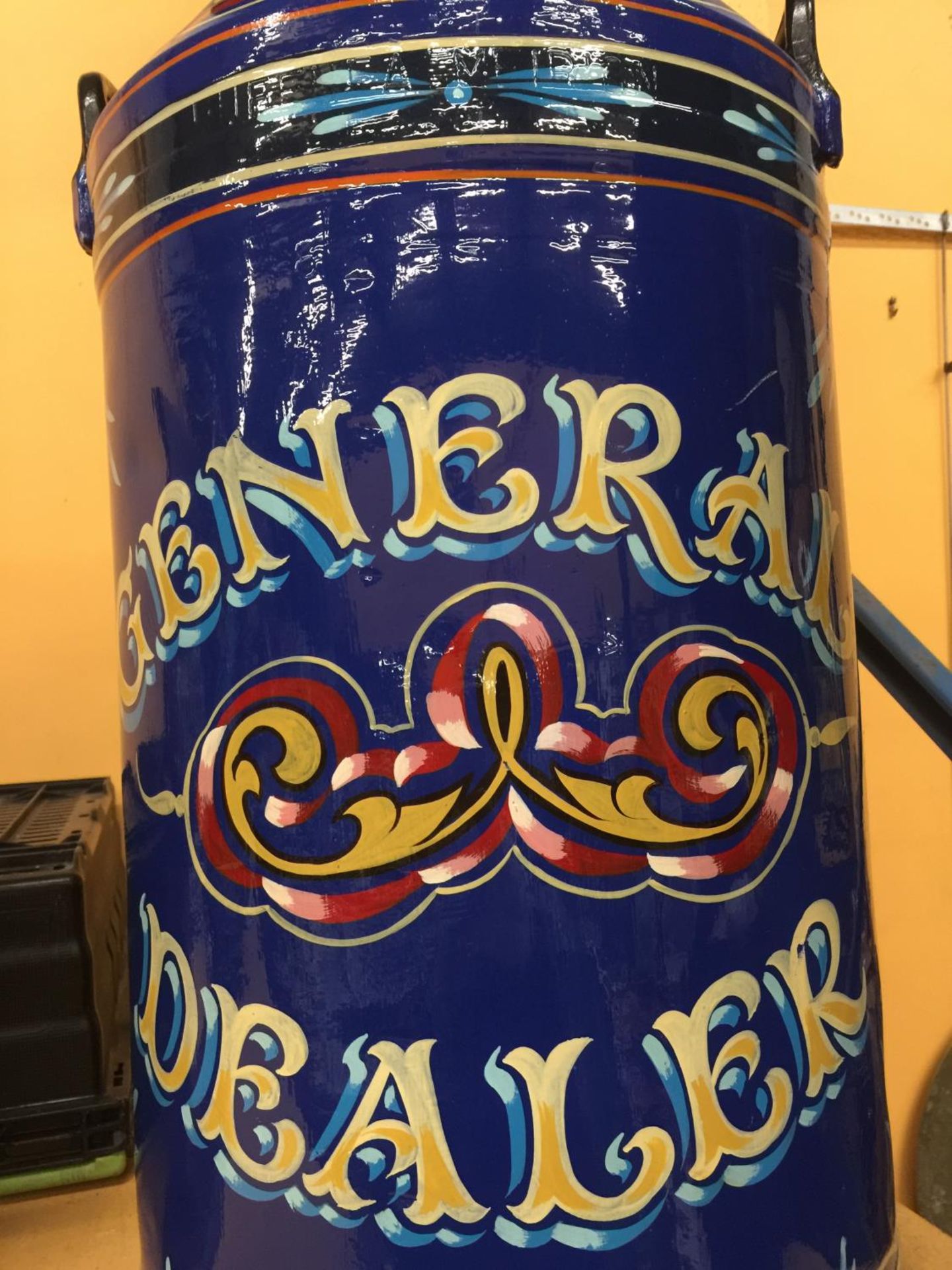A HANDPAINTED GYPSY MILK CHURN 'GAMEBIRD' GENERAL DEALER DESIGN HEIGHT 72CM SIGNED TERRY COLLEY - Image 2 of 6