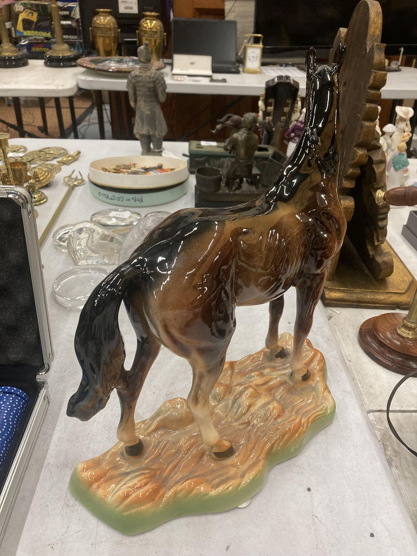 A LARGE CERAMIC HORSE ON BASE MADE IN BELGIUM HEIGHT 36CM LENGTH 31CM - Image 3 of 4