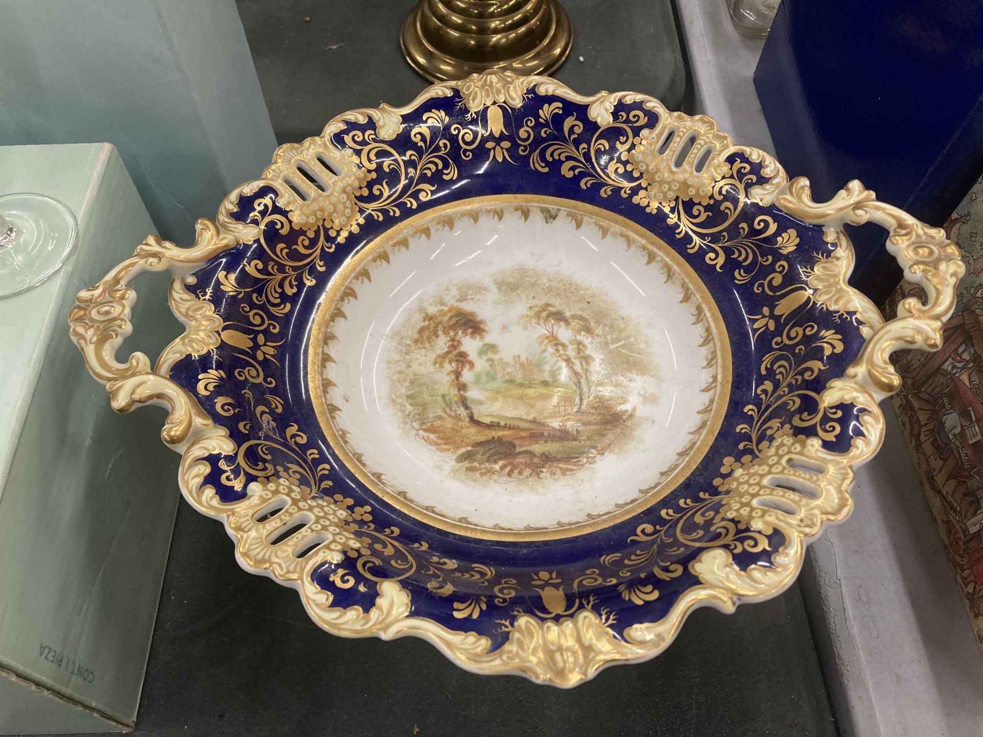 A VICTORIAN FOOTED COMPORT WITH COBALT BLUE, GOLD FILIGREE AND TRANSFER PRINTED SCENE HEIGHT 17CM - Image 2 of 4