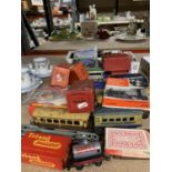 VARIOUS VINTAGE TOYS TO INCLUDE MODEL TRAINS, BOXED HORNBY TENDERS, MODEL TREES ETC