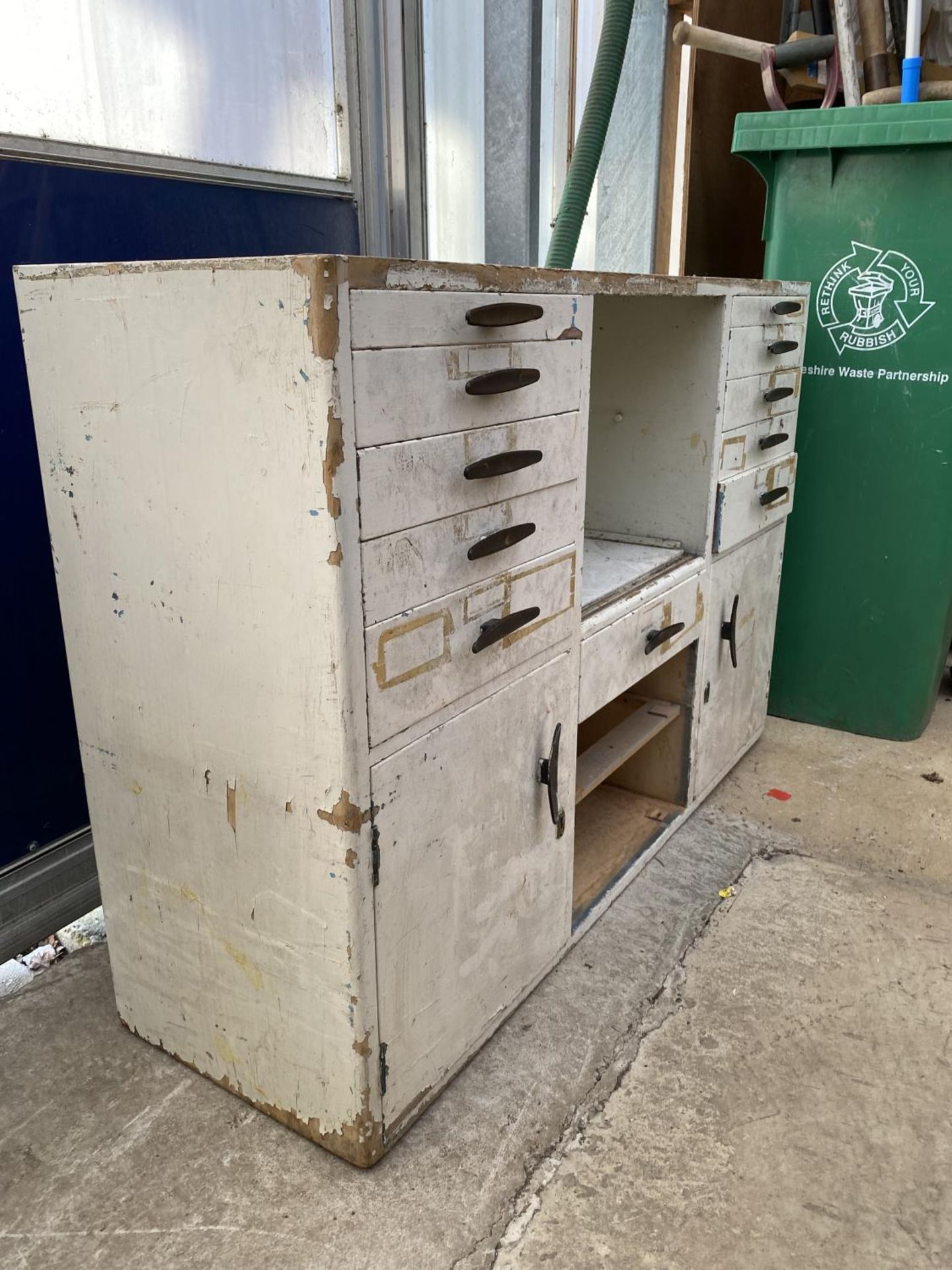 A VINTAGE WOODEN CABINET CONTAINING ELEVEN DRAWERS AND TWO CUPBOARDS - Image 2 of 6