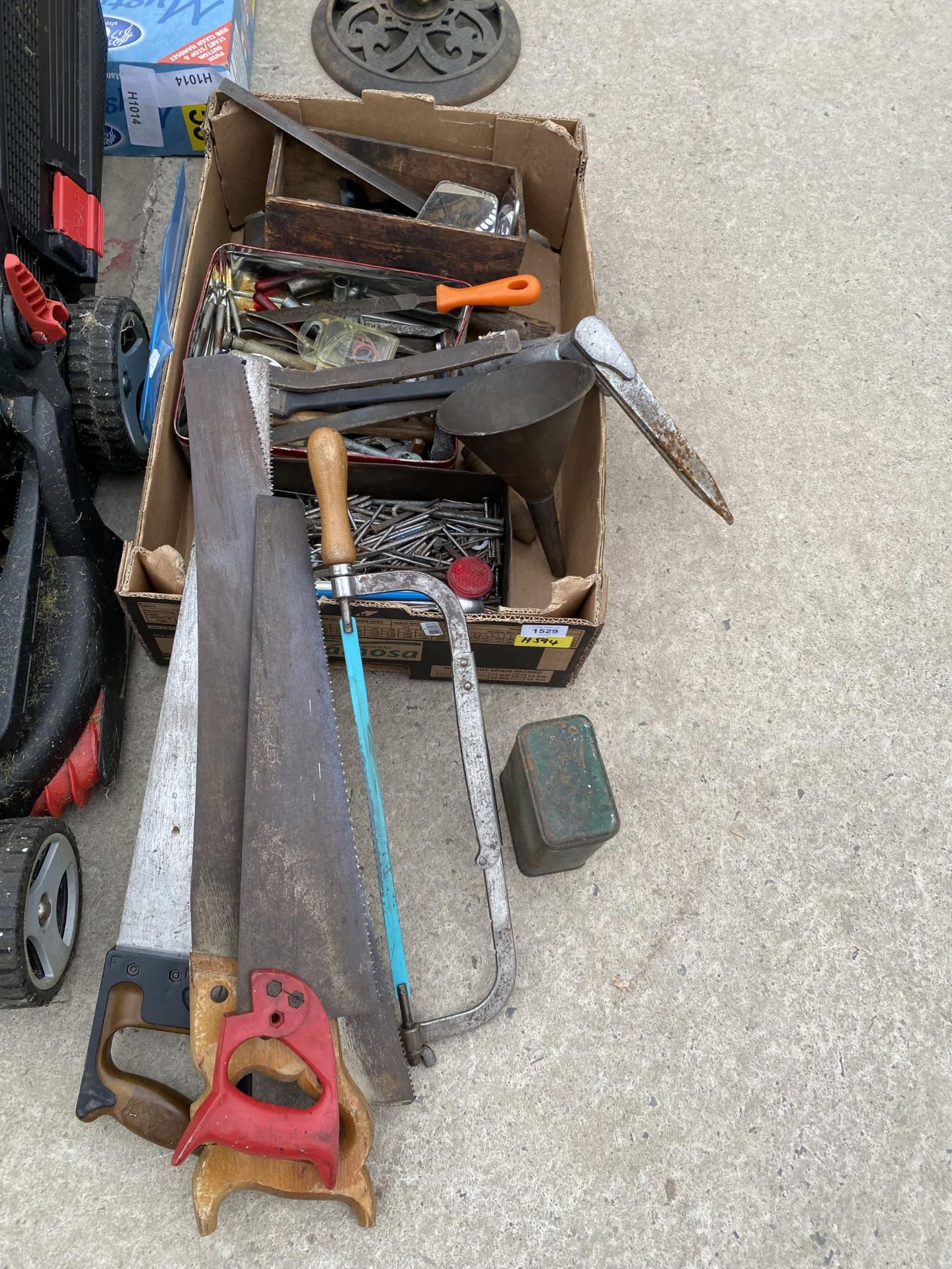 AN ASSORTMENT OF TOOLS TO INCLUDE FILES, A HAMMER AND NAILS ETC