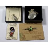 A GROUP OF FOUR JEWELLERY ITEMS TO INCLUDE A STERLING SILVER AND ENAMELLED LUCKY DEVON PIXIE BROOCH,