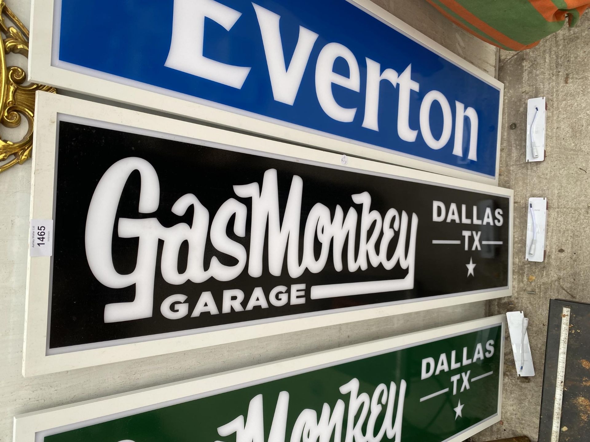 AN ILLUMINATED 'GAS MONKEY' SIGN WITH ADAPTER BUT NO PLUG