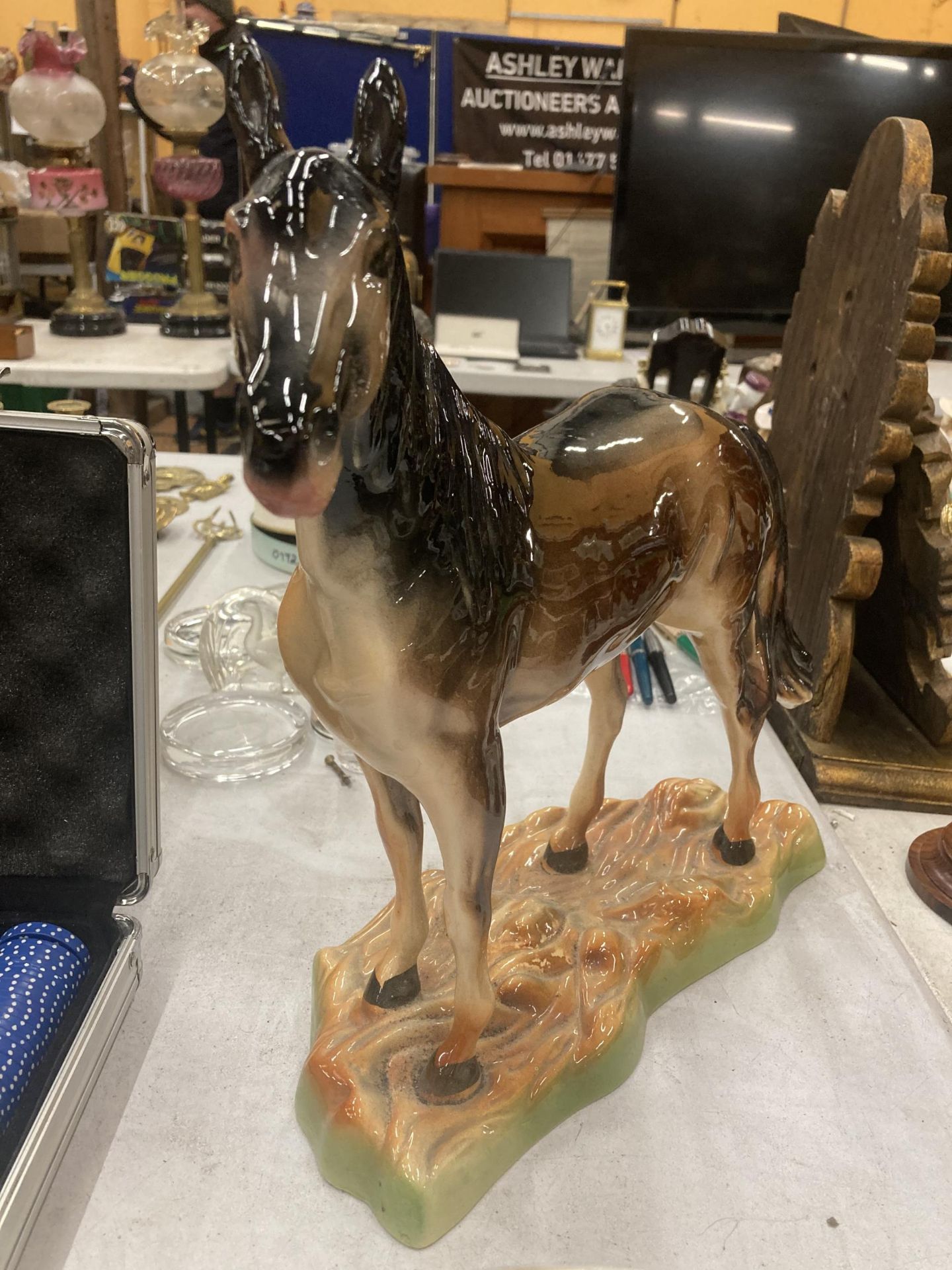 A LARGE CERAMIC HORSE ON BASE MADE IN BELGIUM HEIGHT 36CM LENGTH 31CM - Image 2 of 4