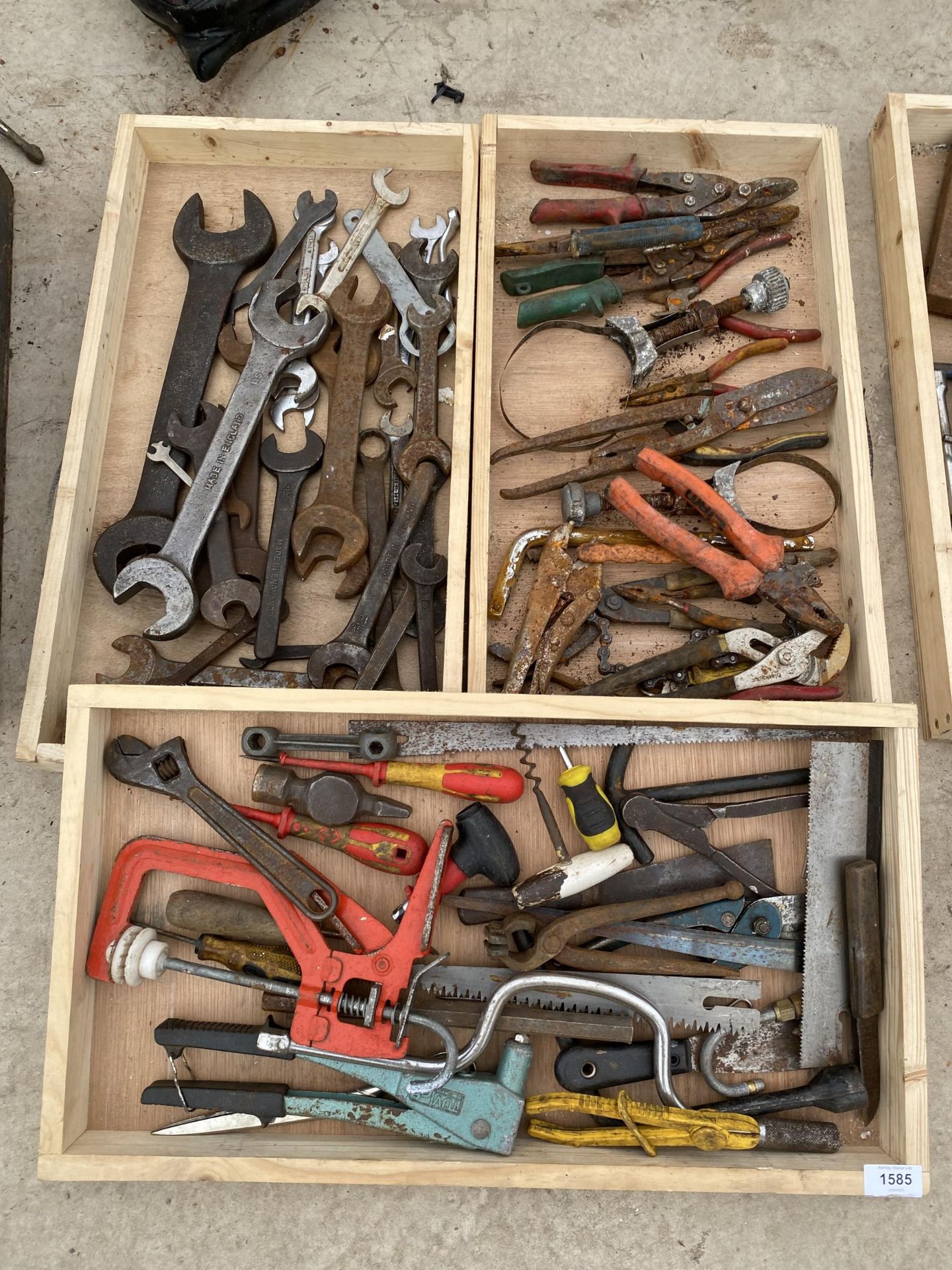 A LARGE QUANTITY OF TOOLS TO INCLUDE SPANNERS, PLIERS AND A POT RIVOTER ETC