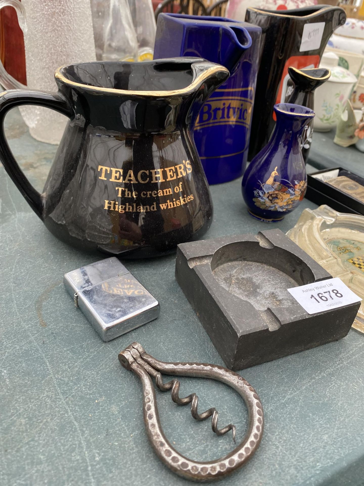 AN ASSORTMENT OF PUB ITEMS TO INCLUDE A WILSONS ALE ASHTRAY, A TEACHERS JUG AND A BRITVIC JUG ETC - Image 5 of 6