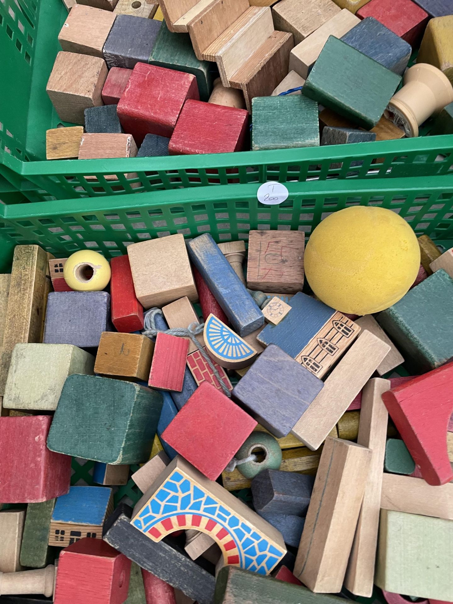AN ASSORTMENT OF VINTAGE CHILDRENS BUILDING BLOCKS - Image 2 of 2