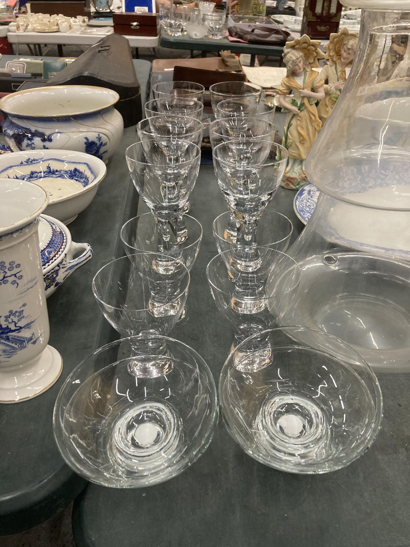 A QUANTITY OF VERY STYLISH WINE GLASSES AND DESSERT BOWLS