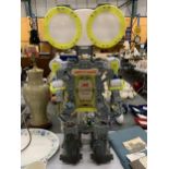 A LARGE MECCANO ROBOT WORKING AT TIME OF CATALOGUING, HEIGHT APPROX 61CM