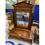 A VINTAGE EMPIRE MAHOGANY DRESSING TABLE STAND WITH LOWER DRAWERS AND COLUMN SIDE, HEIGHT 87CM