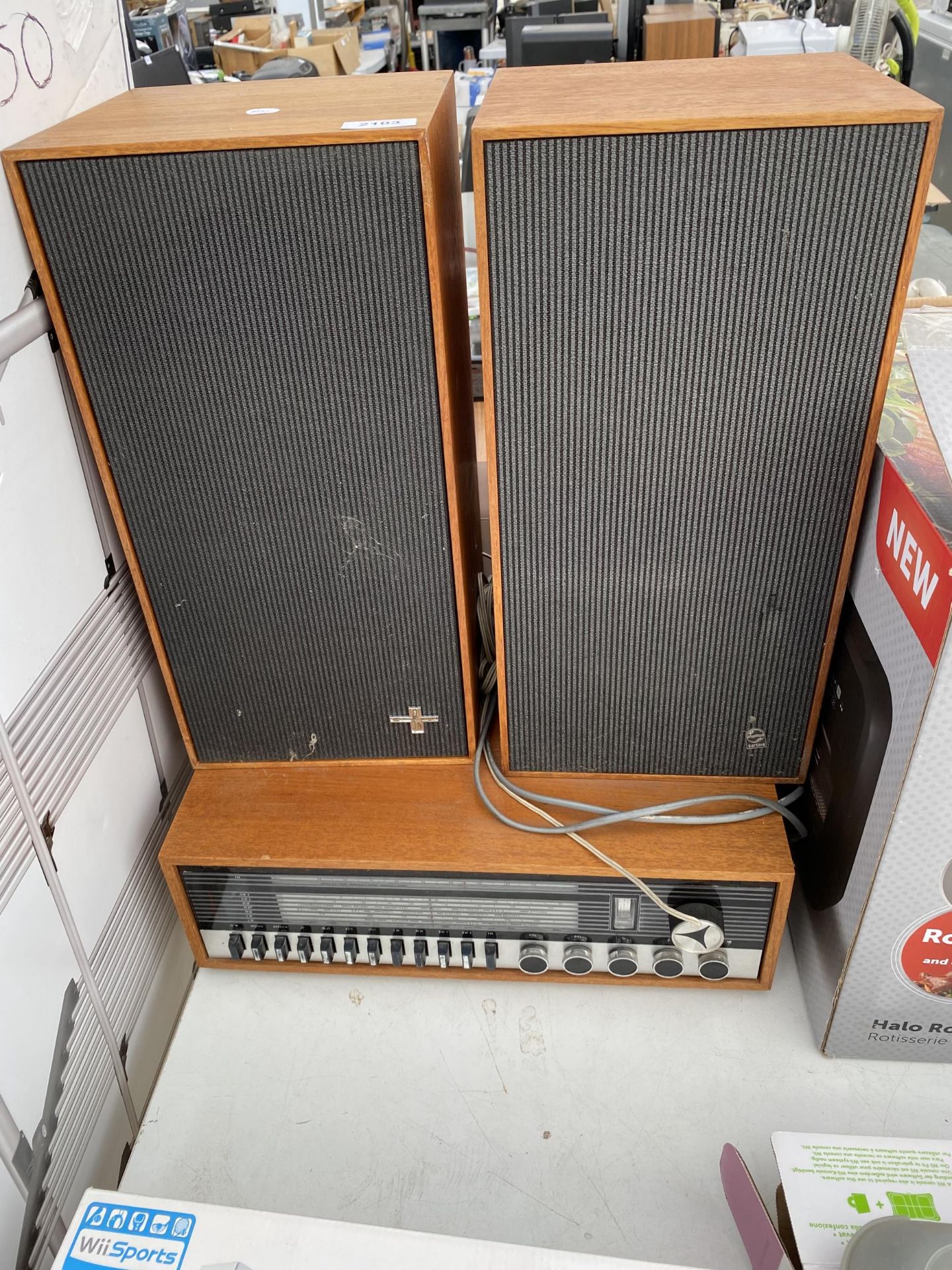 A PHILIPS VINTAGE RADIO AND A PAIR OF SPEAKERS